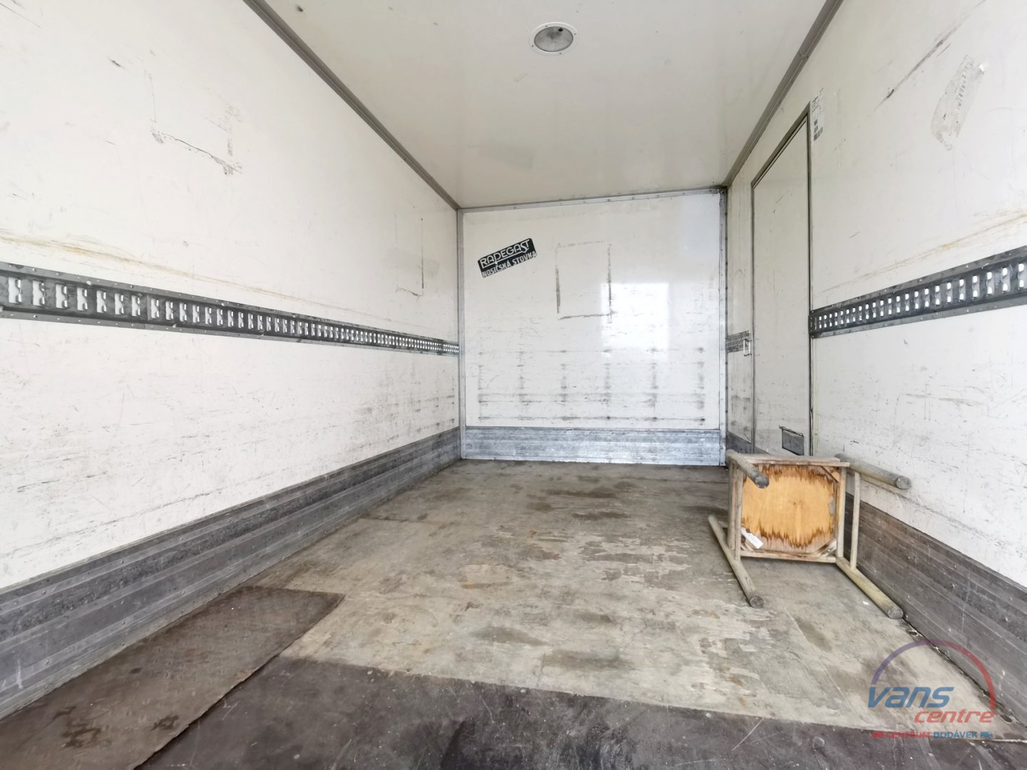 Iveco DAILY 35C14 CNG SKŘÍŇ 8 PALET/ TEMPOMAT 