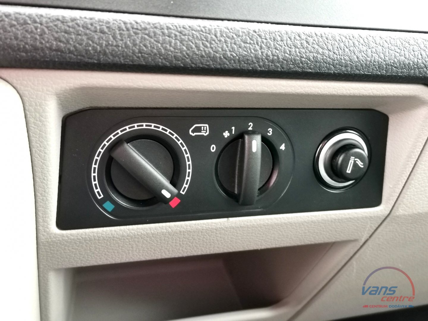 Volkswagen TRANSPORTER 2.0TDI/110KW DSG/ L2H1/ 9 MÍST/ KLIMA 