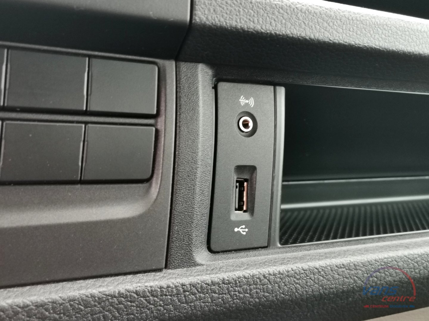 Volkswagen TRANSPORTER 2.0TDI/110KW DSG/ L2H1/ 9 MÍST/ KLIMA 