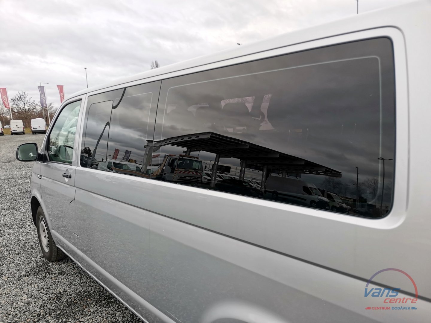 Volkswagen CARAVELLE 2.0TDI 9 MÍST/ AUTO.KLIMA/ NAVI/ TAŽNÉ 