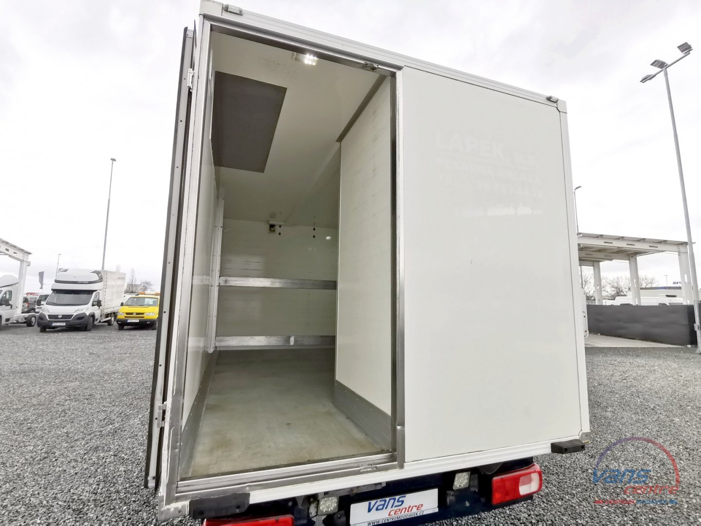 Renault MASTER 165DCI SKŘÍŇ 3,9M/ MĚCHY/ SPANÍ/ ČR/ 1.MAJ.