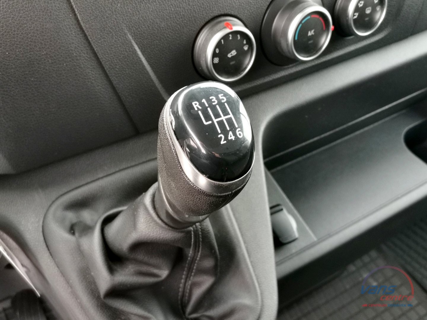 Renault MASTER 150DCI SKŘÍŇ 8 PALET/ KLIMA/ ČR