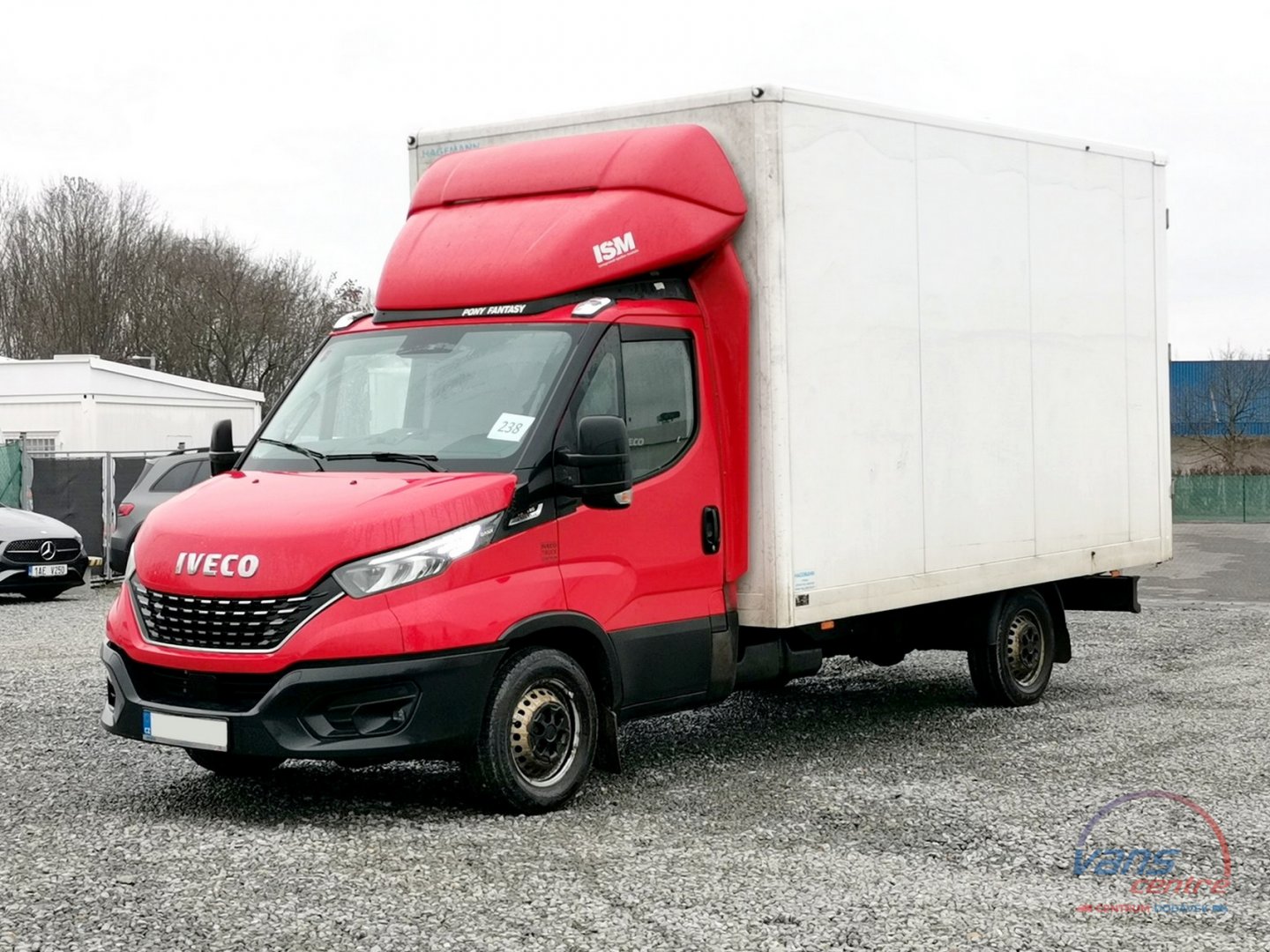 Iveco DAILY 35S18 HI-MATIC/ SKŘÍŇ 8 PALET/ NAVI/ KAMERA/ ČR