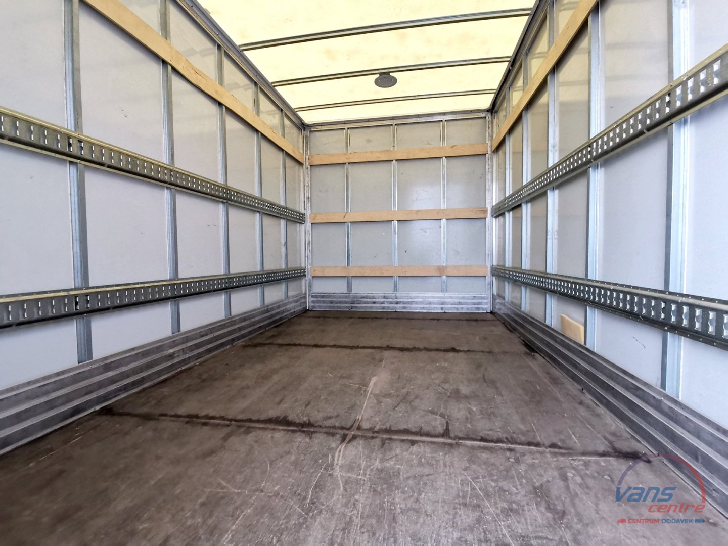 Iveco DAILY 35S18 HI-MATIC/ SKŘÍŇ 8 PALET/ NAVI/ KAMERA/ ČR