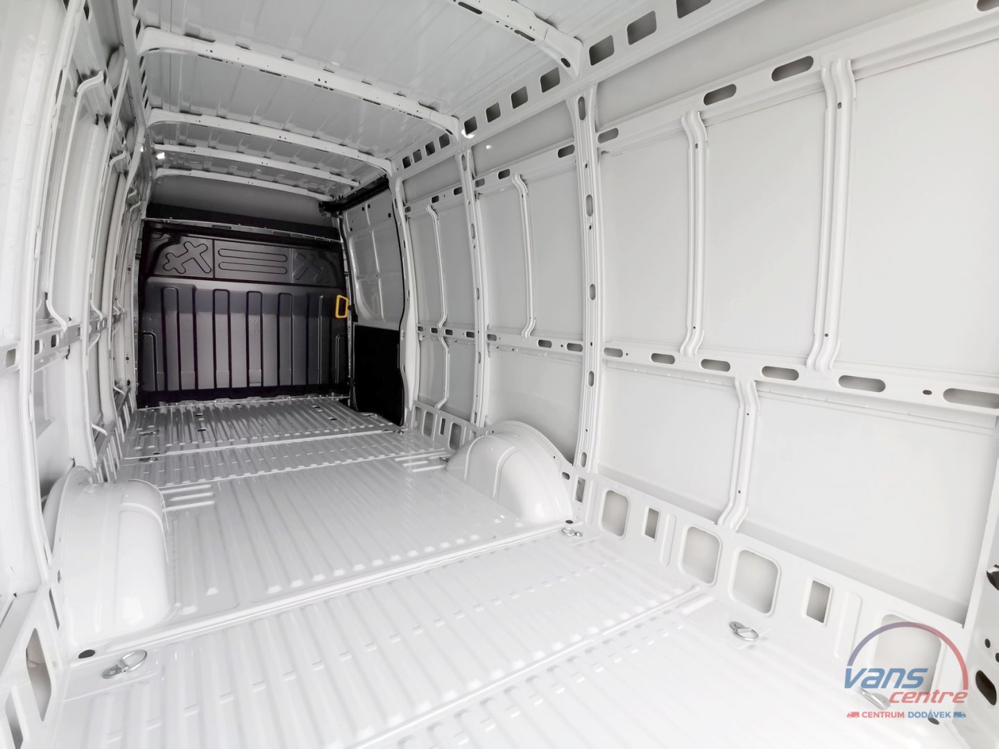 Iveco DAILY 35C17 SKŘÍŇ 10 PALET/ HYDR.ČELO/ ČR