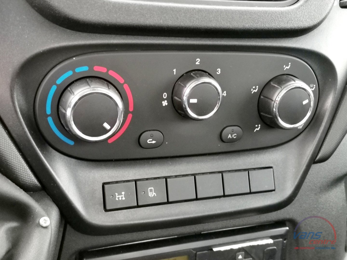 Iveco DAILY 50C15 VALNÍK 4M/ HYDR.RUKA/MĚCHY/ TAŽNÉ 3,5T