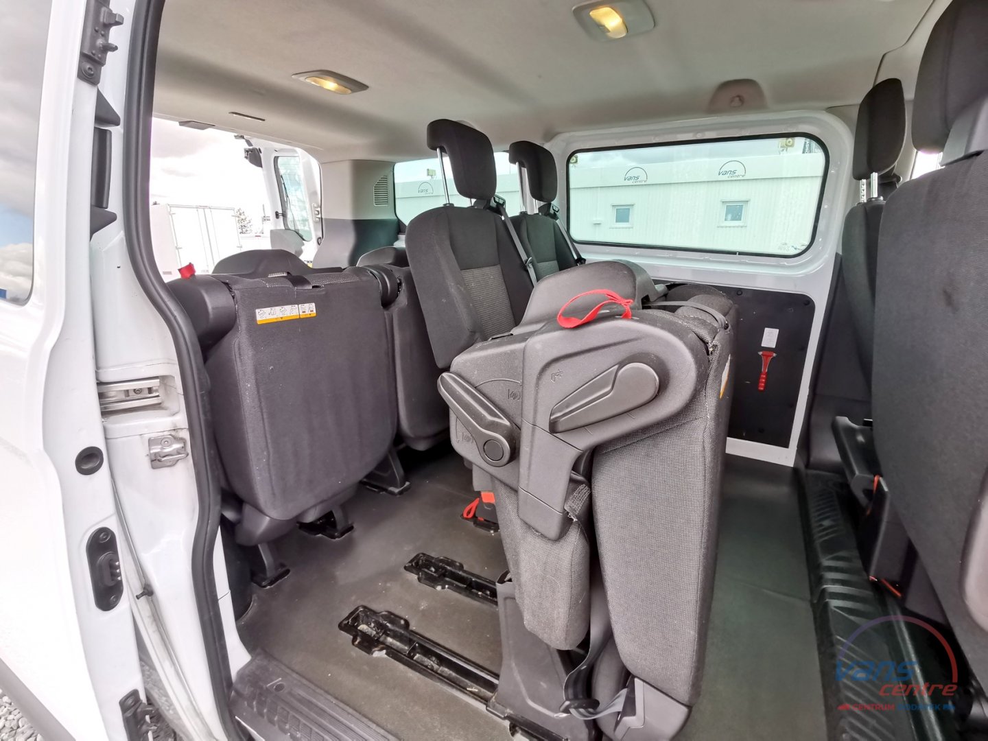 Ford TRANSIT CUSTOM 2.2TDCI/74KW L1H1/ 9 MÍST/NEZ.TOPENÍ/ TAŽNÉ