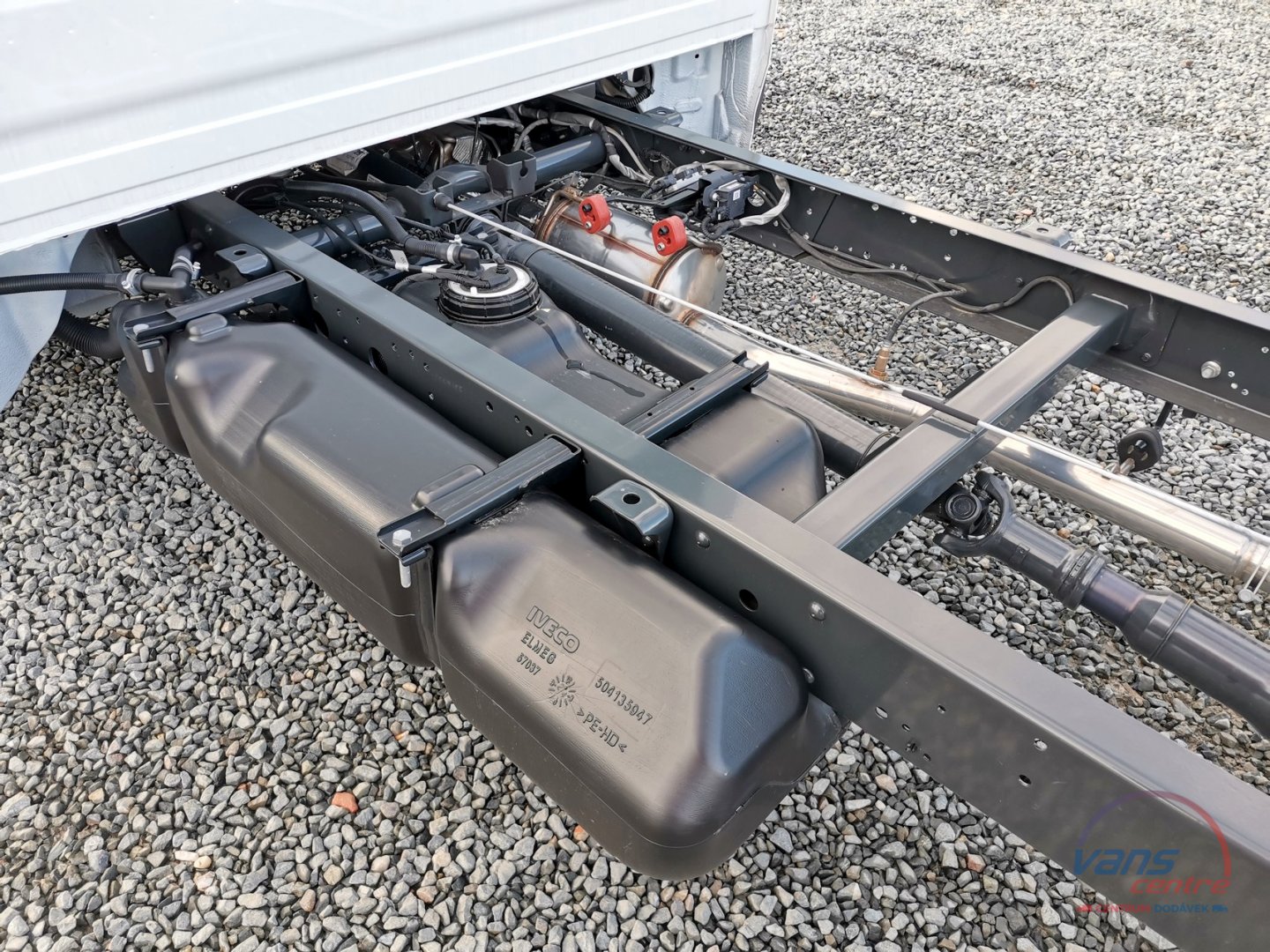 Iveco DAILY 35S18 HI-MATIC/ STŘEDNÍ/ TOP VÝBAVA!/ TAŽNÉ 3,5T