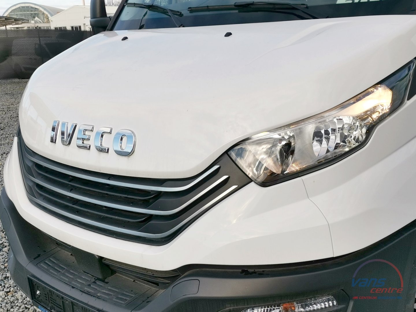 Iveco DAILY 35S18 HI-MATIC/ STŘEDNÍ/ TOP VÝBAVA!/ TAŽNÉ 3,5T