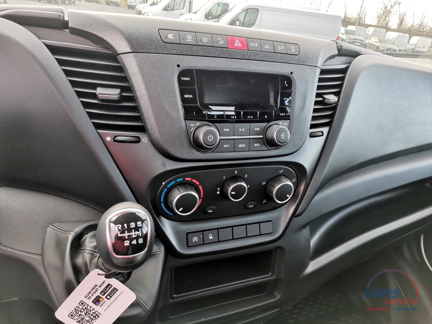 Iveco DAILY 35S18 HI-MATIC/ STŘEDNÍ/ TOP VÝBAVA!/ TAŽNÉ 3,5T