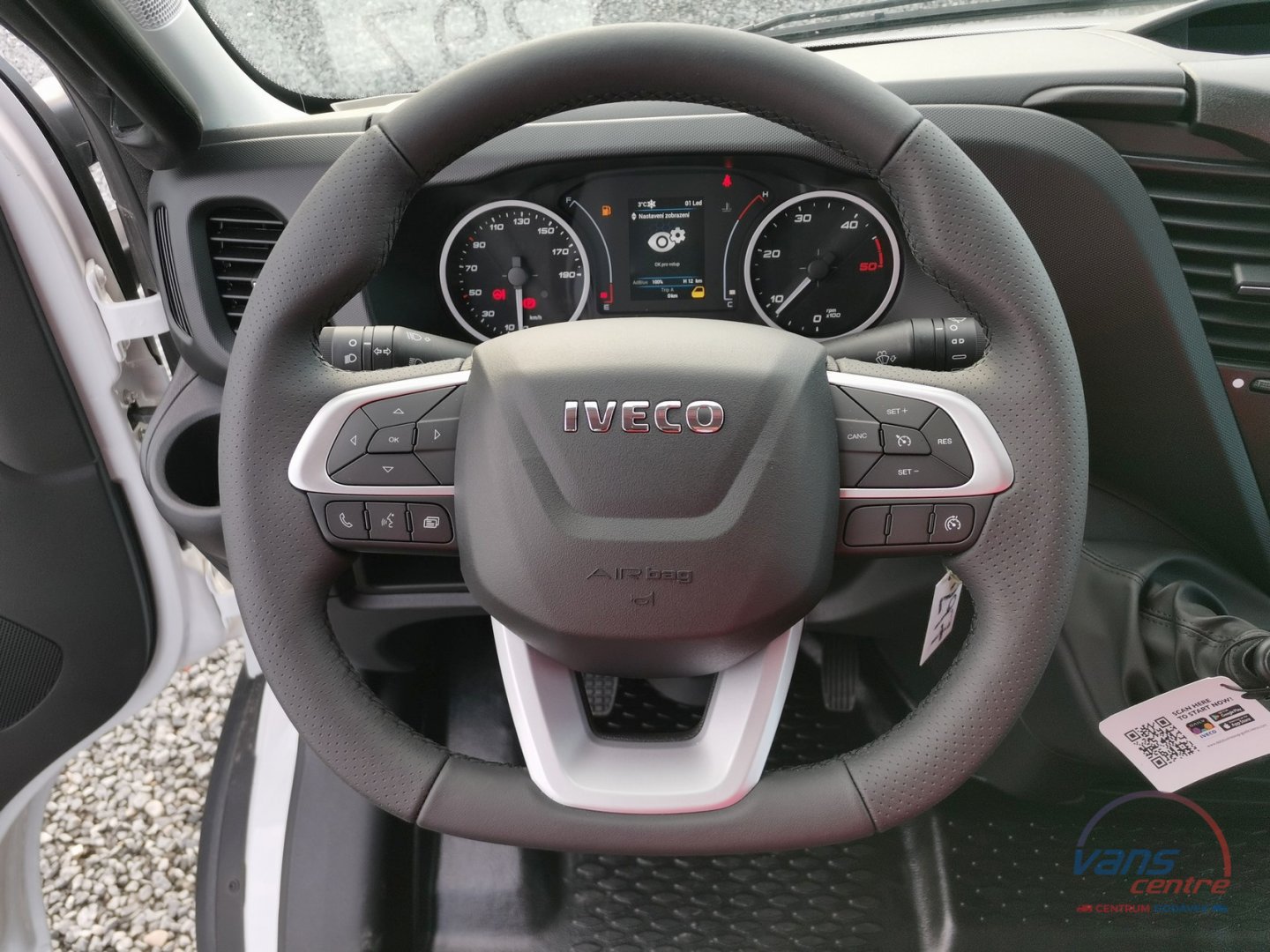 Iveco DAILY 35S18 HI-MATIC/ STŘEDNÍ/ TOP VÝBAVA!/ TAŽNÉ 3,5T