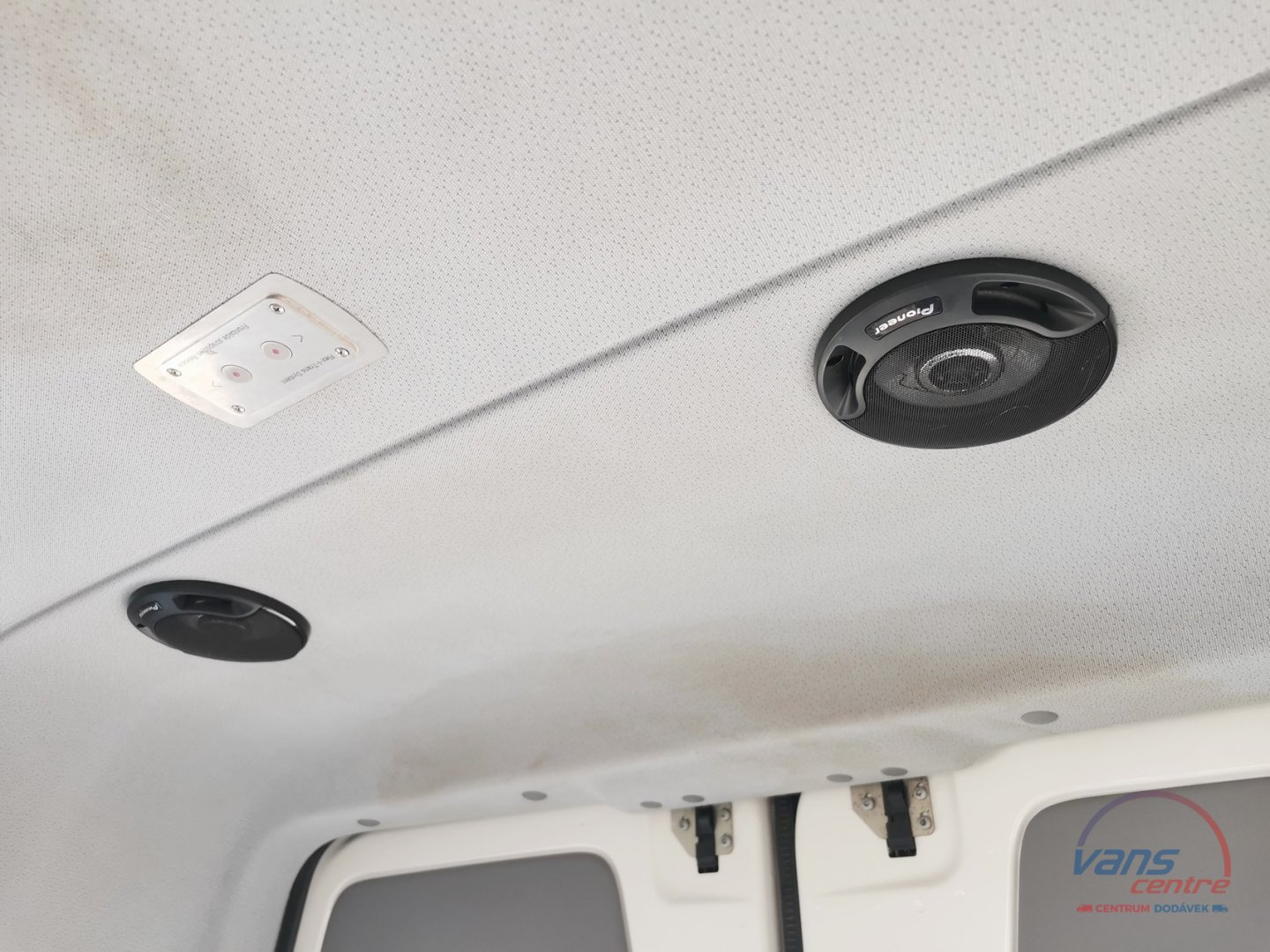 Volkswagen CRAFTER 2.5TDI/80KW 9 MÍST/ INVALIDNÍ SPECIÁL