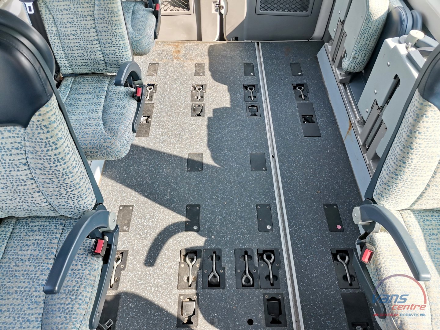 Volkswagen CRAFTER 2.5TDI/80KW 9 MÍST/ INVALIDNÍ SPECIÁL