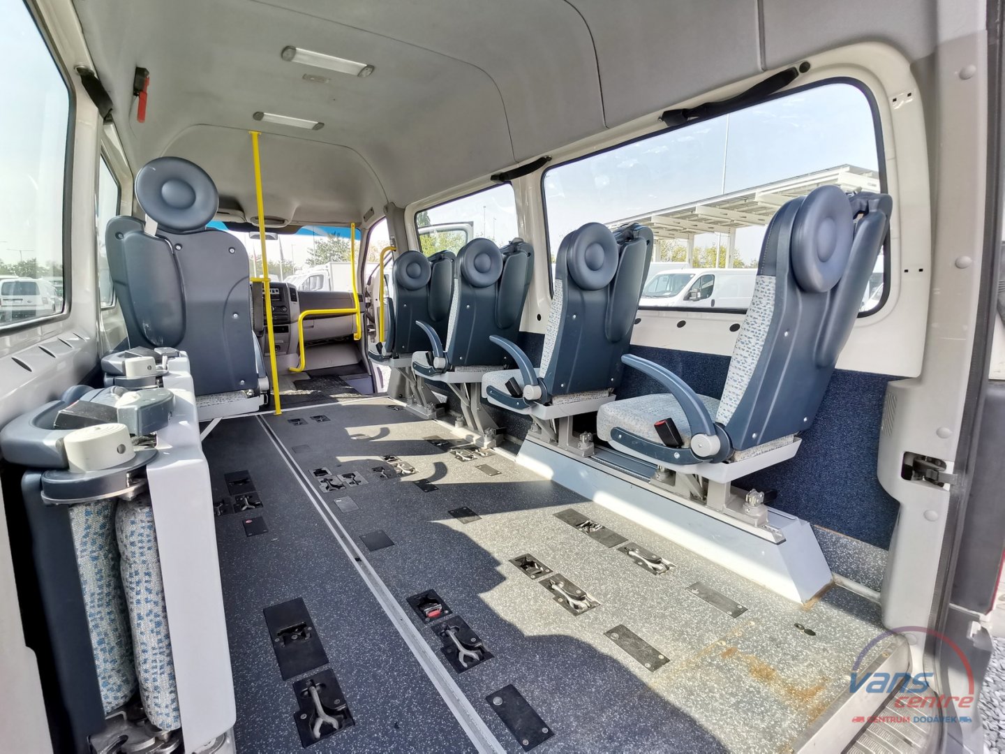 Volkswagen CRAFTER 2.5TDI/80KW 9 MÍST/ INVALIDNÍ SPECIÁL