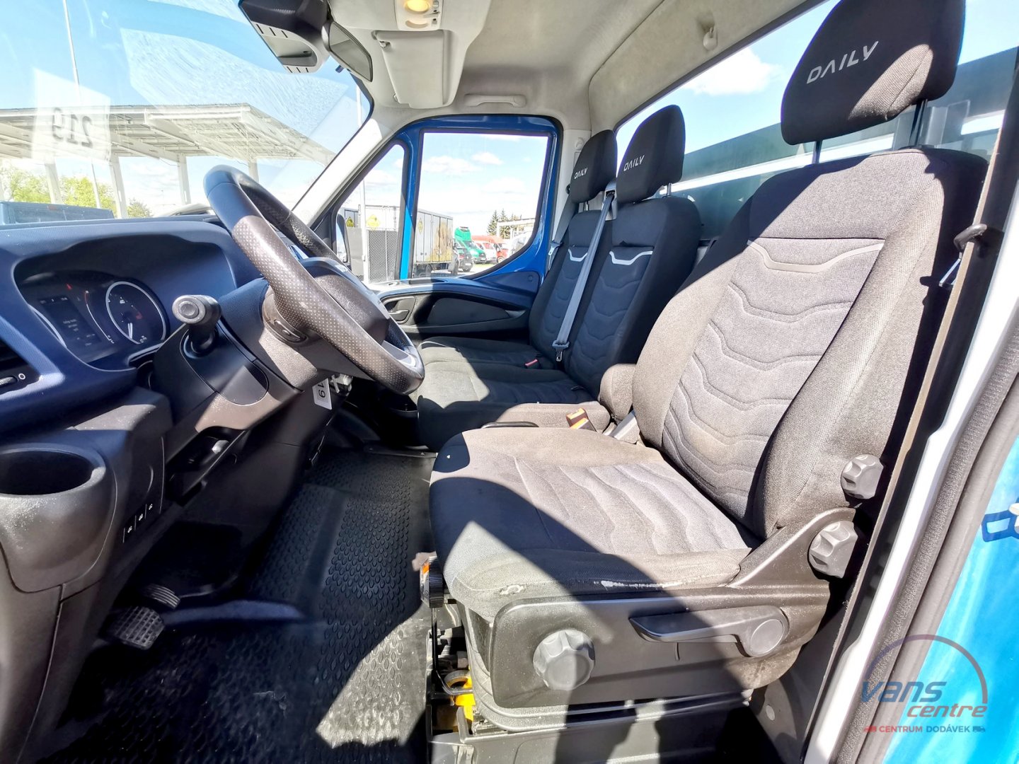 Iveco DAILY 50C18 HI-MATIC/ VALNÍK 5M/ DO 3,5T/ ČR/ 1.MAJ.