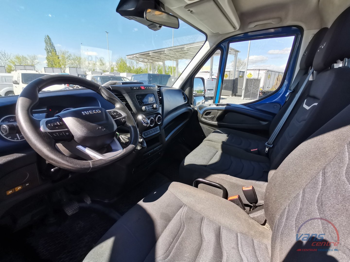 Iveco DAILY 50C18 HI-MATIC/ VALNÍK 5M/ DO 3,5T/ ČR/ 1.MAJ.