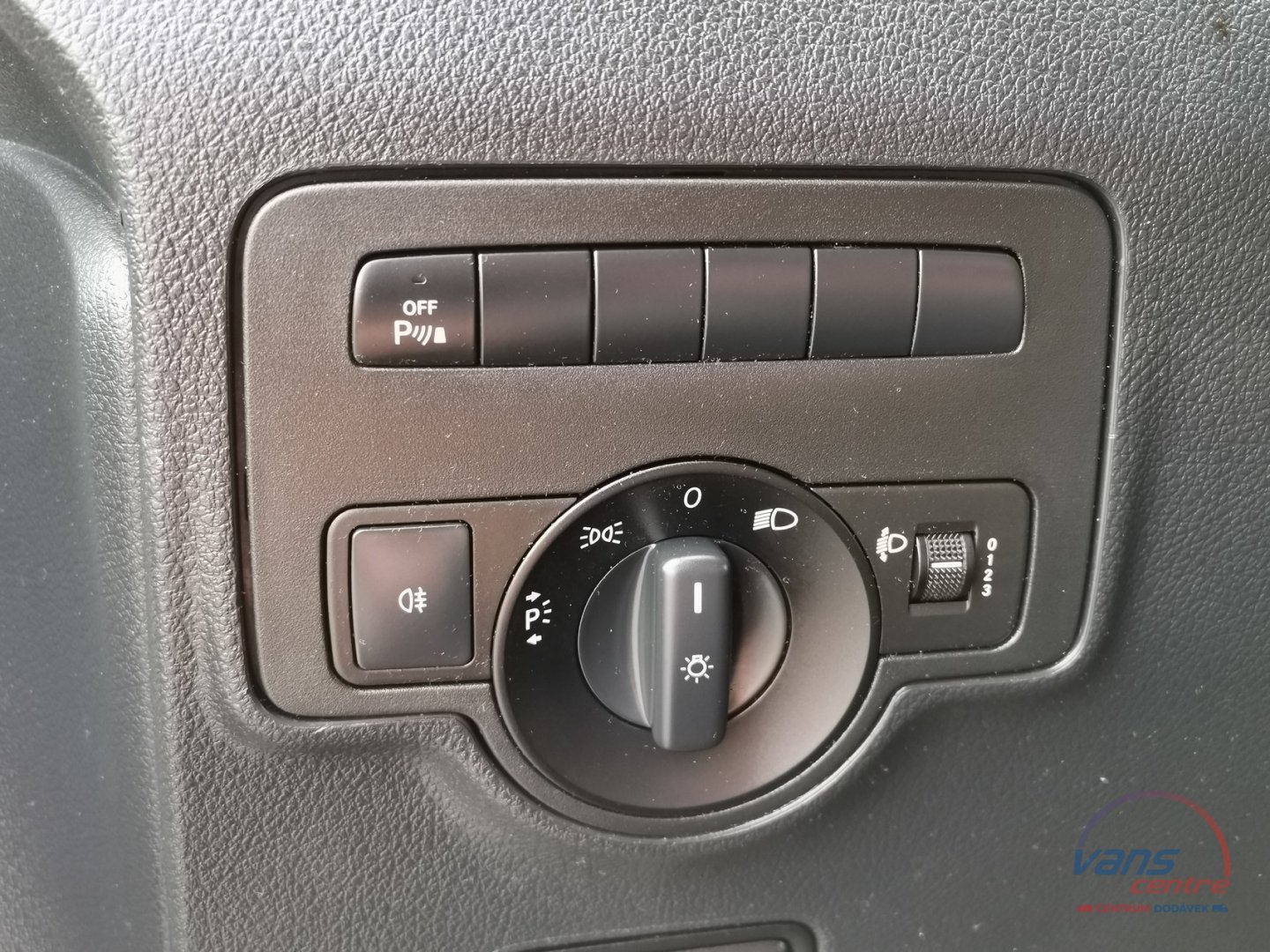 Iveco DAILY 65C15 VALNÍK 5,2M/ TAŽNÉ 3,5T/ ČR