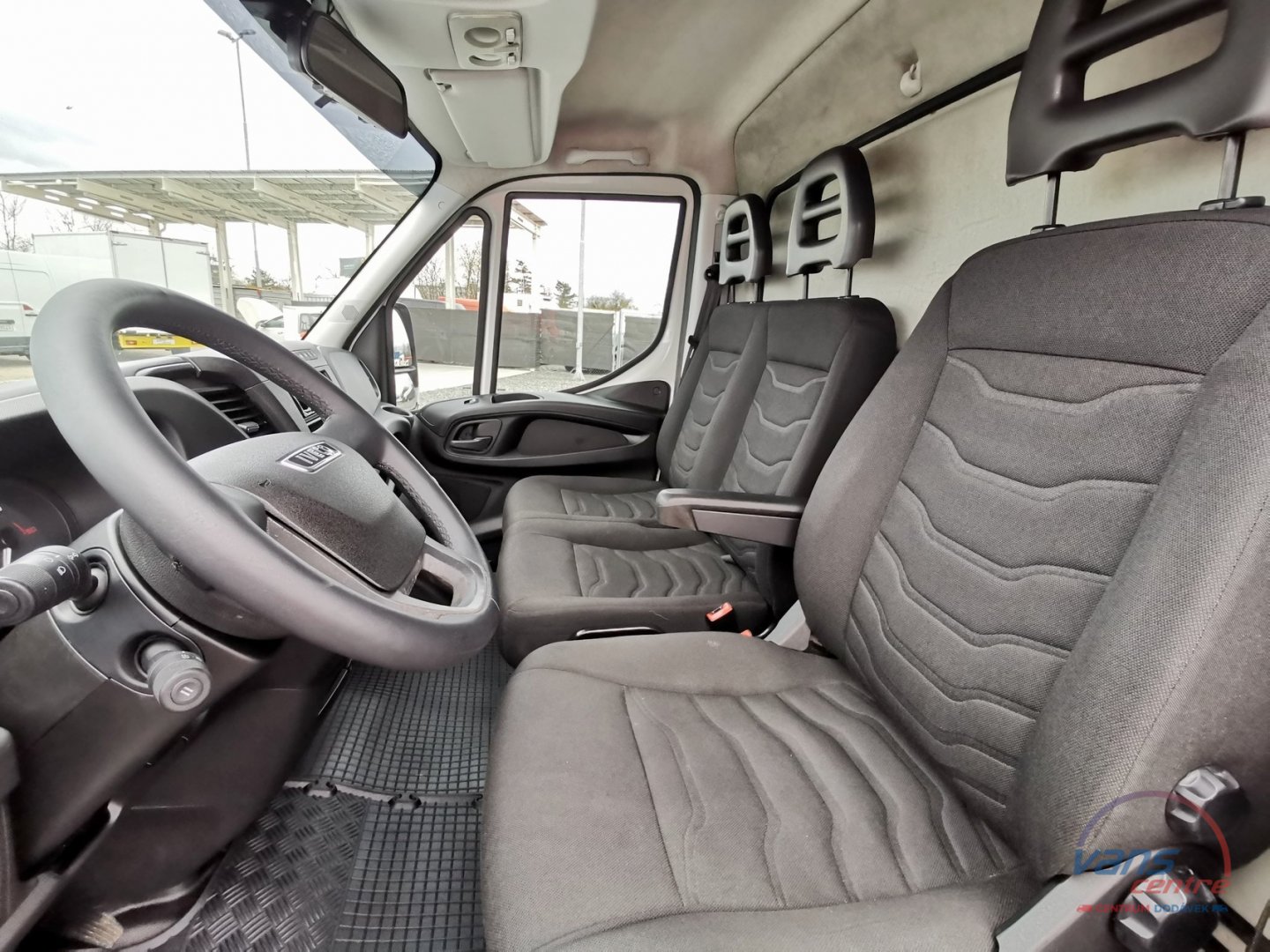 Iveco DAILY 3.0/107KW SKLÁPĚČ 3,5M/ MĚCHY/ TAŽNÉ 3,5T