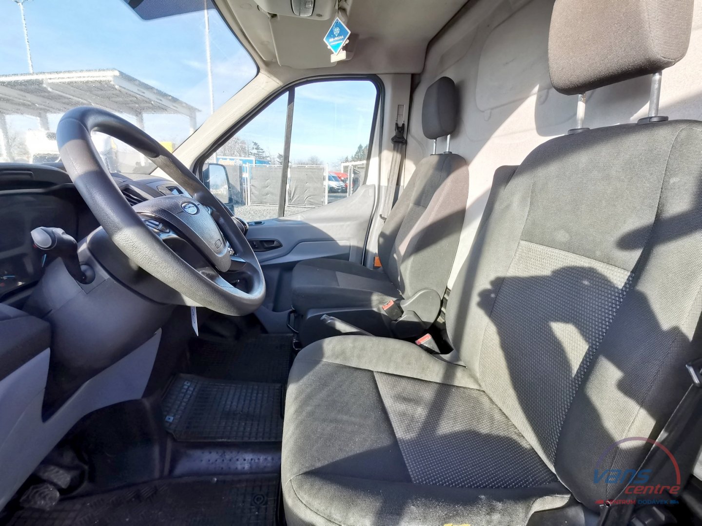 Volkswagen CRAFTER 2.0TDI VALNÍK 3,5M/ 7 MÍST/ TAŽNÉ/ 1.MAJITEL 