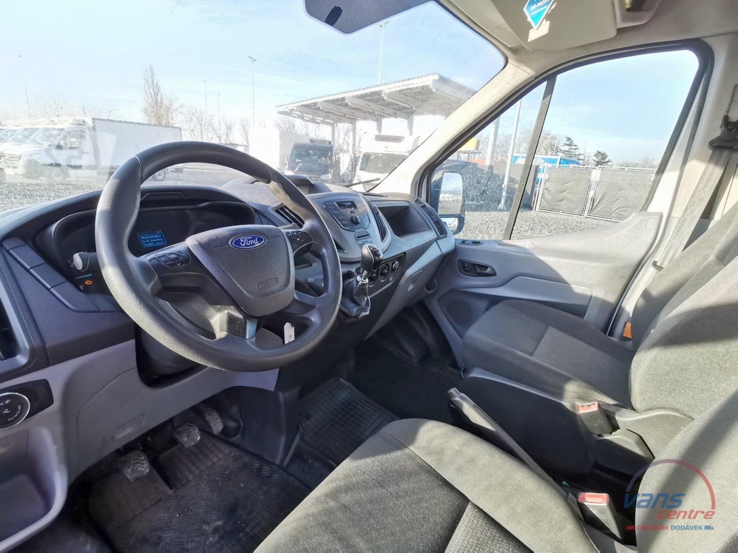 Volkswagen CRAFTER 2.0TDI VALNÍK 3,5M/ 7 MÍST/ TAŽNÉ/ 1.MAJITEL 