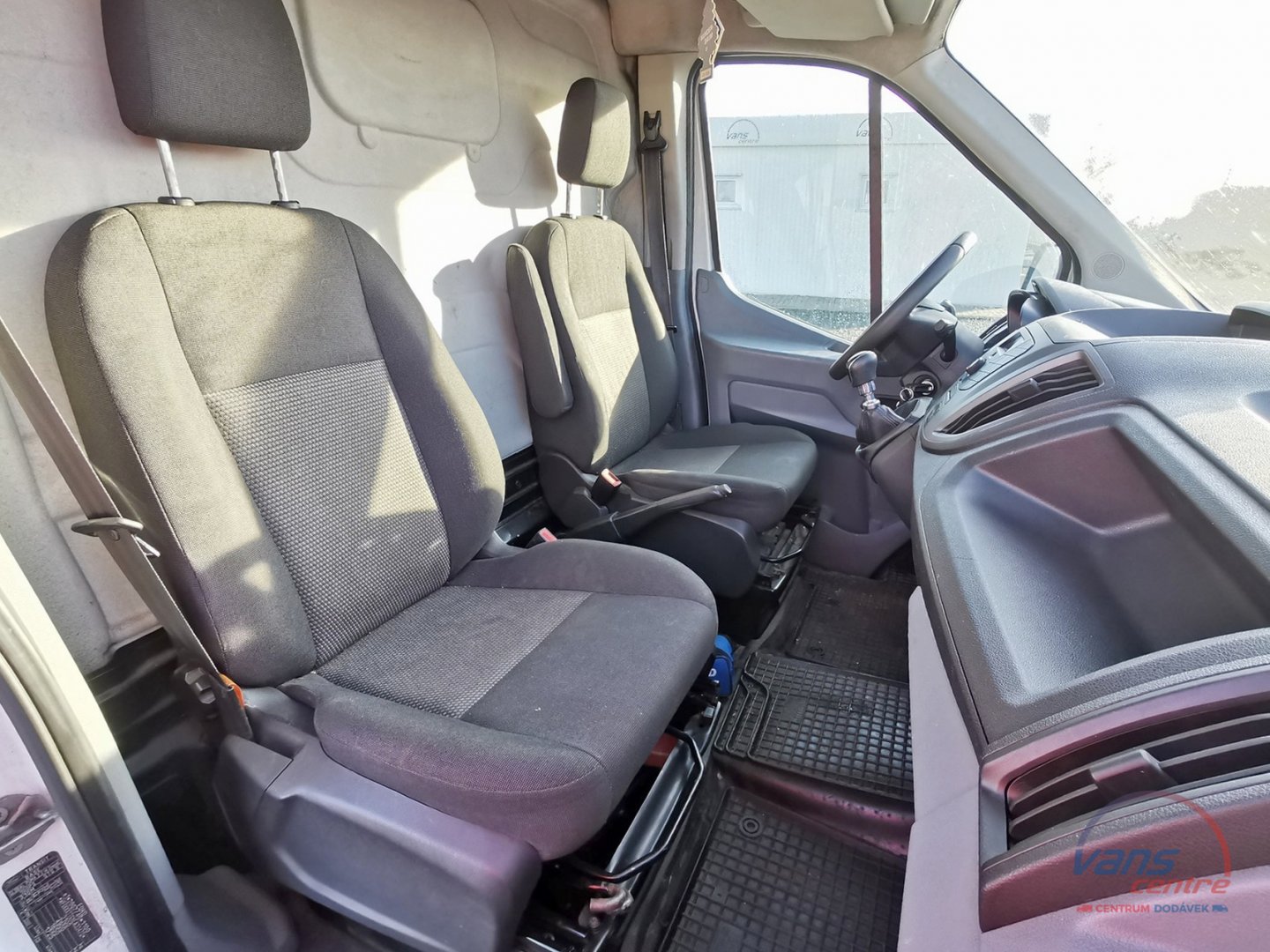 Volkswagen CRAFTER 2.0TDI VALNÍK 3,5M/ 7 MÍST/ TAŽNÉ/ 1.MAJITEL 