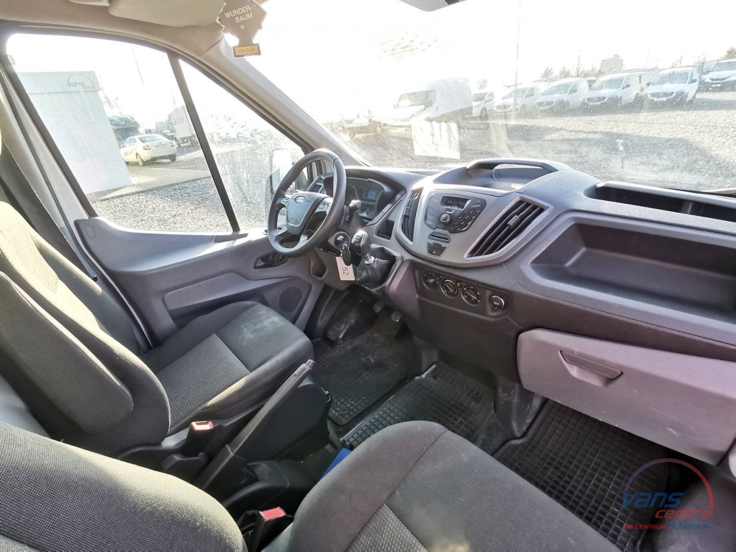 Volkswagen CRAFTER 2.0TDI VALNÍK 3,5M/ 7 MÍST/ TAŽNÉ/ 1.MAJITEL 