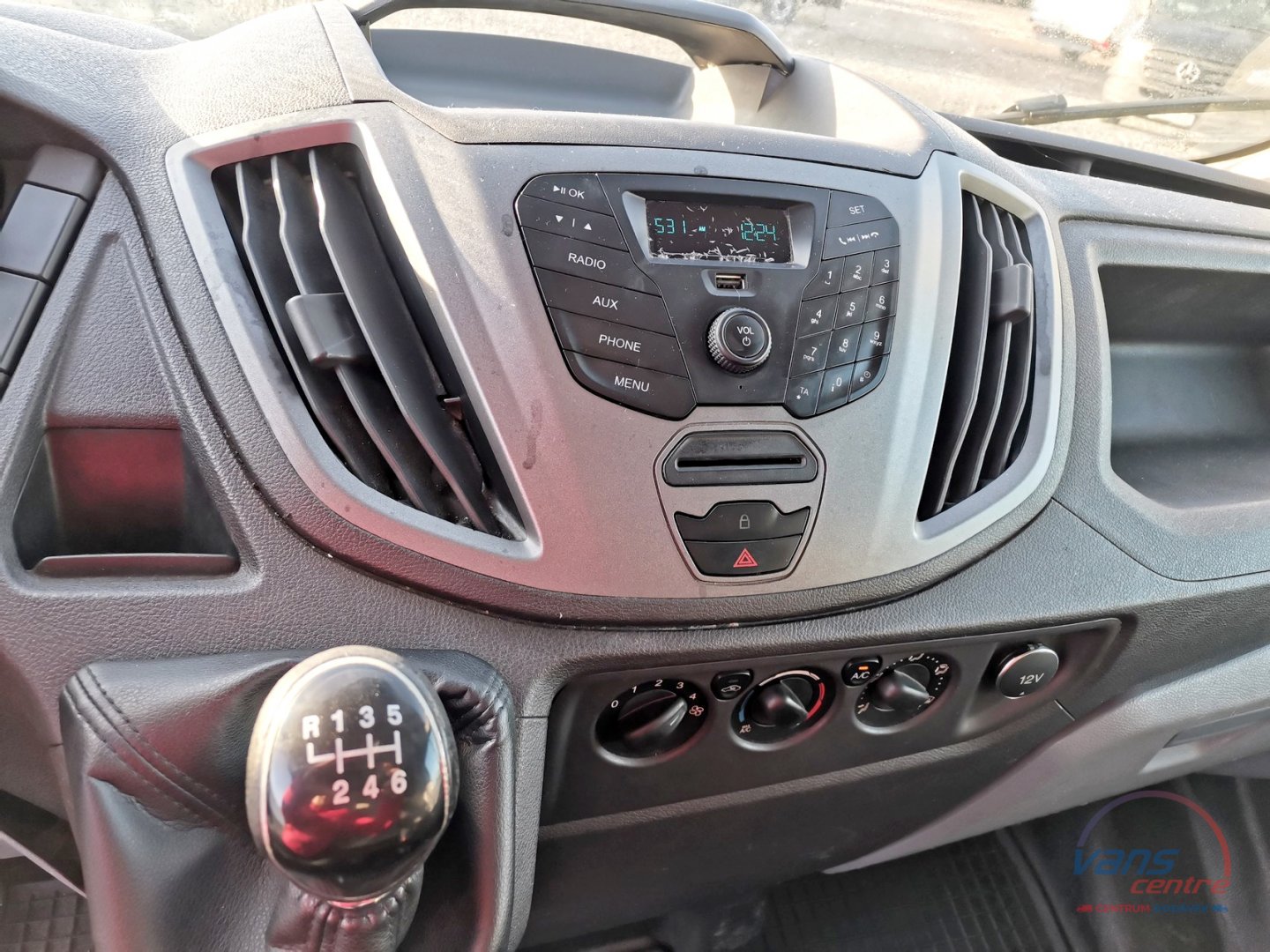 Volkswagen CRAFTER 2.0TDI VALNÍK 3,5M/ 7 MÍST/ TAŽNÉ/ 1.MAJITEL 