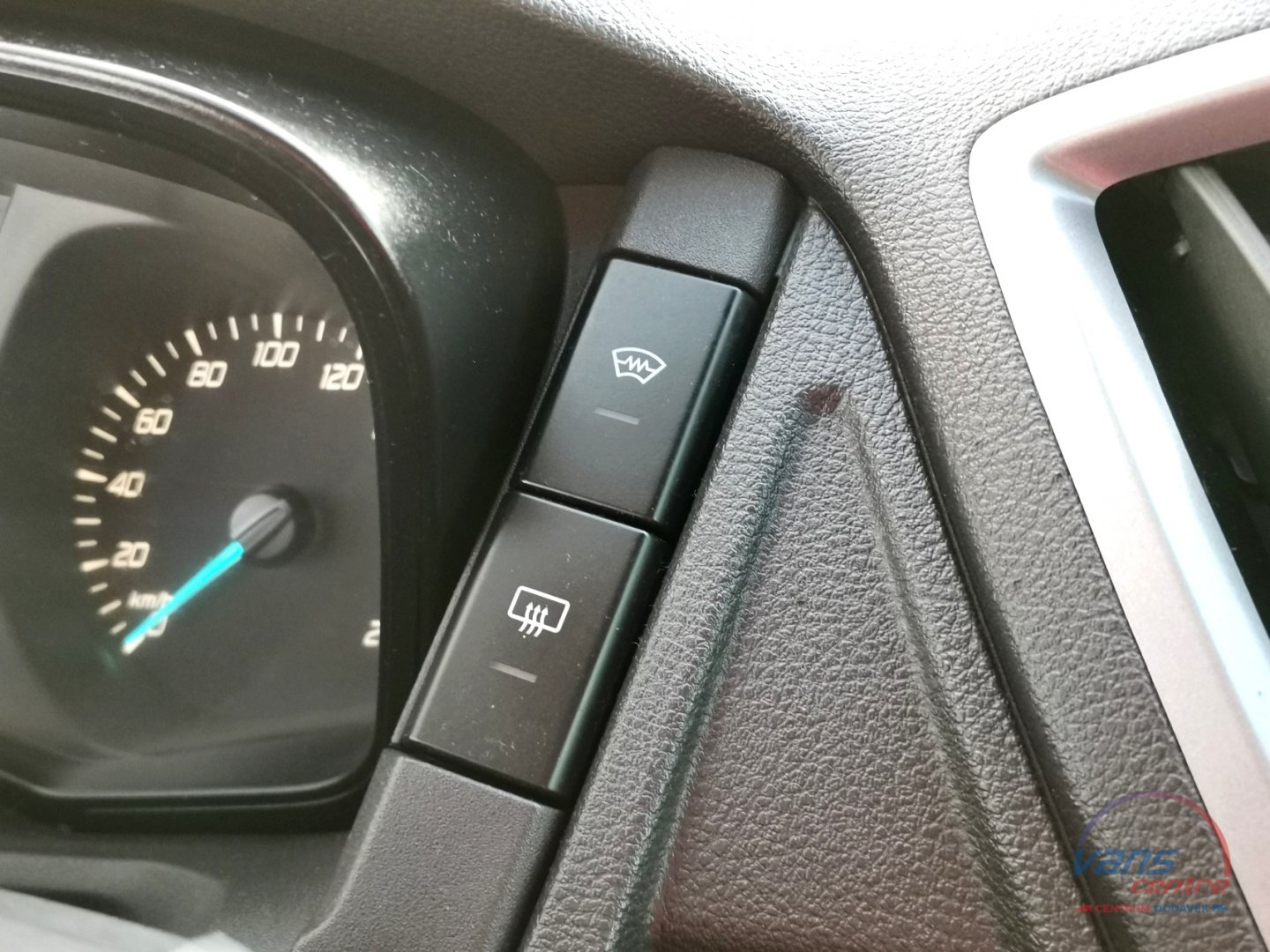 Ford TRANSIT 2.2TDCI BUS 18 MÍST/ KLIMA/ MĚCHY/ TAŽNÉ