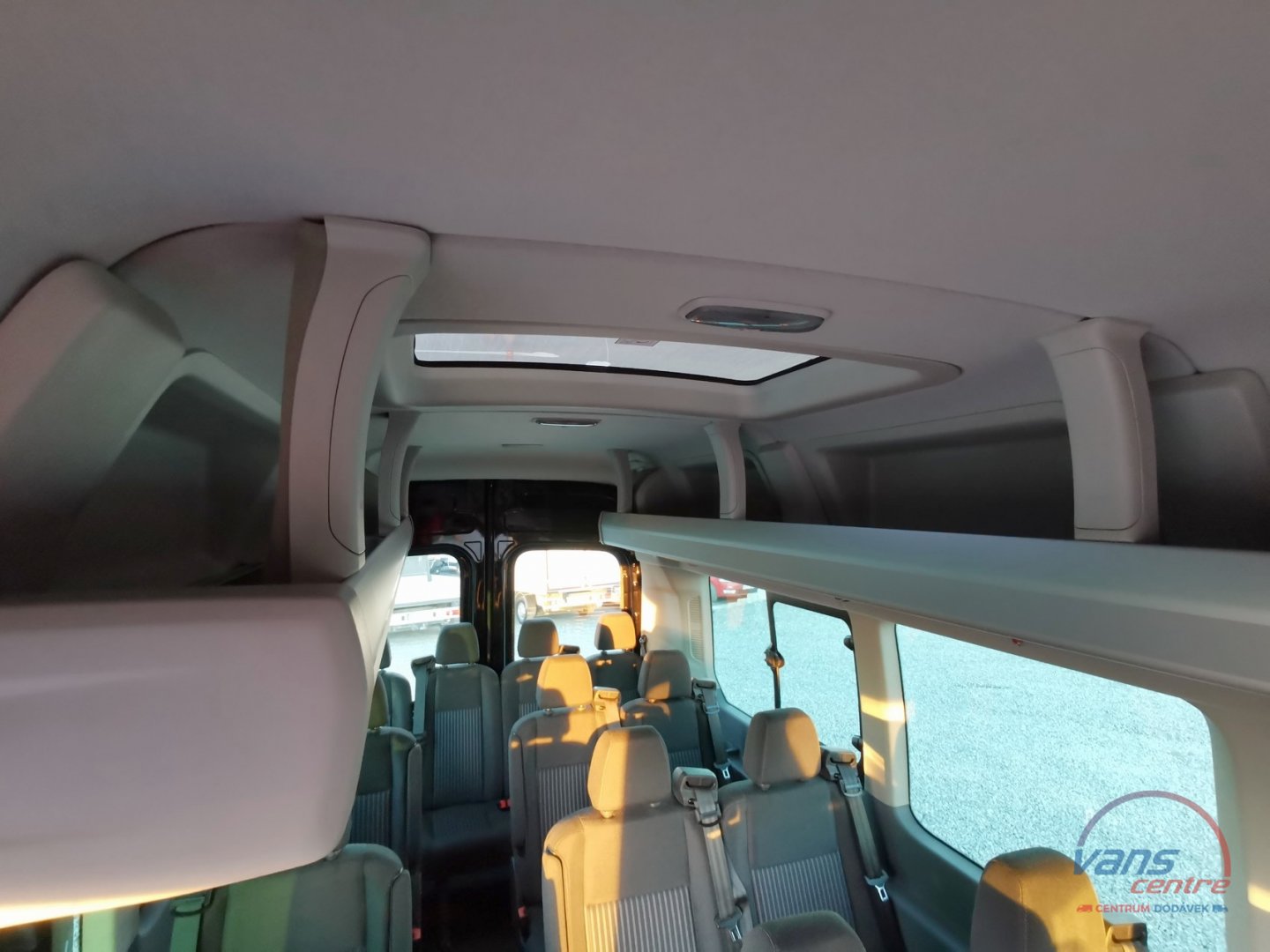 Ford TRANSIT 2.2TDCI BUS 18 MÍST/ KLIMA/ MĚCHY/ TAŽNÉ