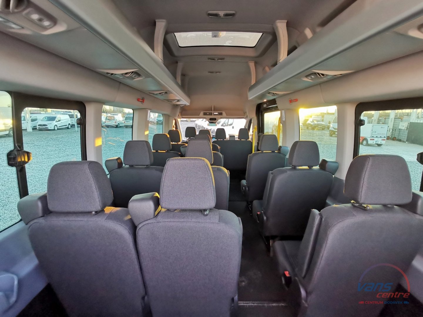 Ford TRANSIT 2.2TDCI BUS 18 MÍST/ KLIMA/ MĚCHY/ TAŽNÉ