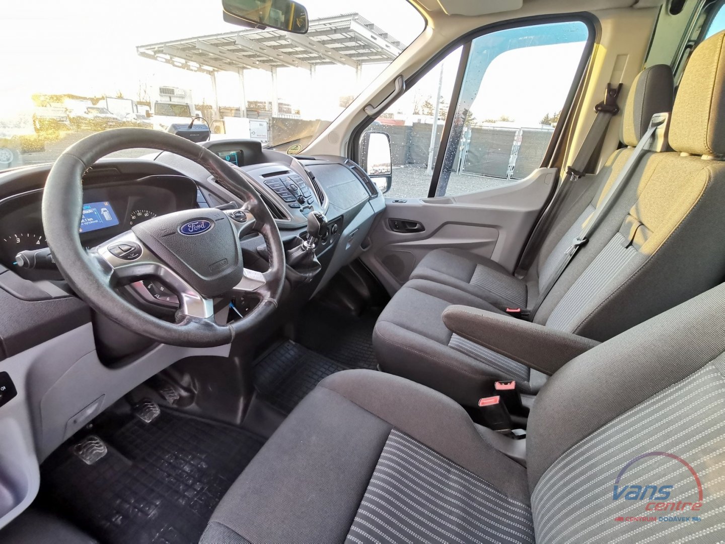 Ford TRANSIT 2.2TDCI BUS 18 MÍST/ KLIMA/ MĚCHY/ TAŽNÉ