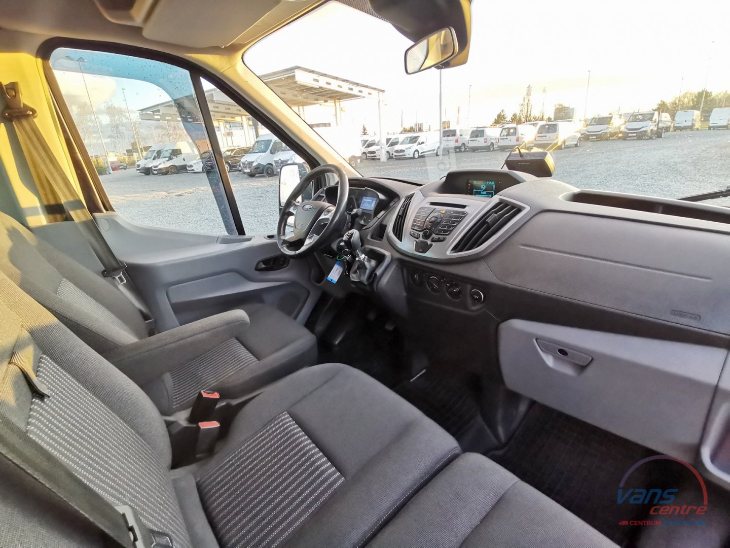 Ford TRANSIT 2.2TDCI BUS 18 MÍST/ KLIMA/ MĚCHY/ TAŽNÉ