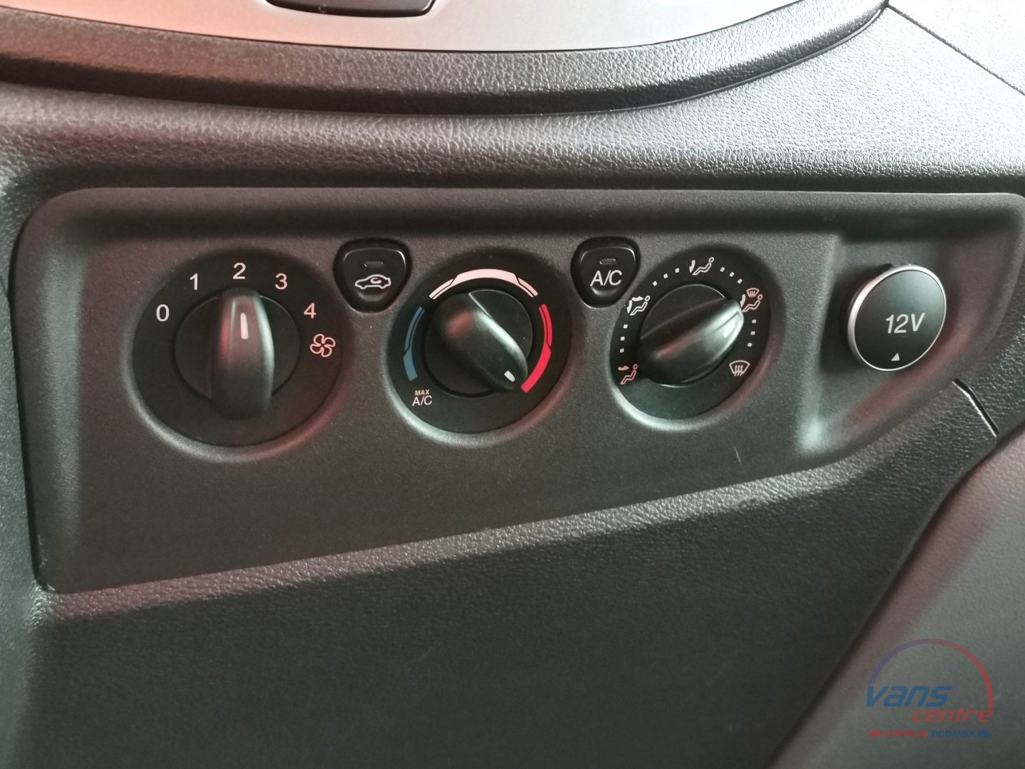 Ford TRANSIT 2.2TDCI BUS 18 MÍST/ KLIMA/ MĚCHY/ TAŽNÉ
