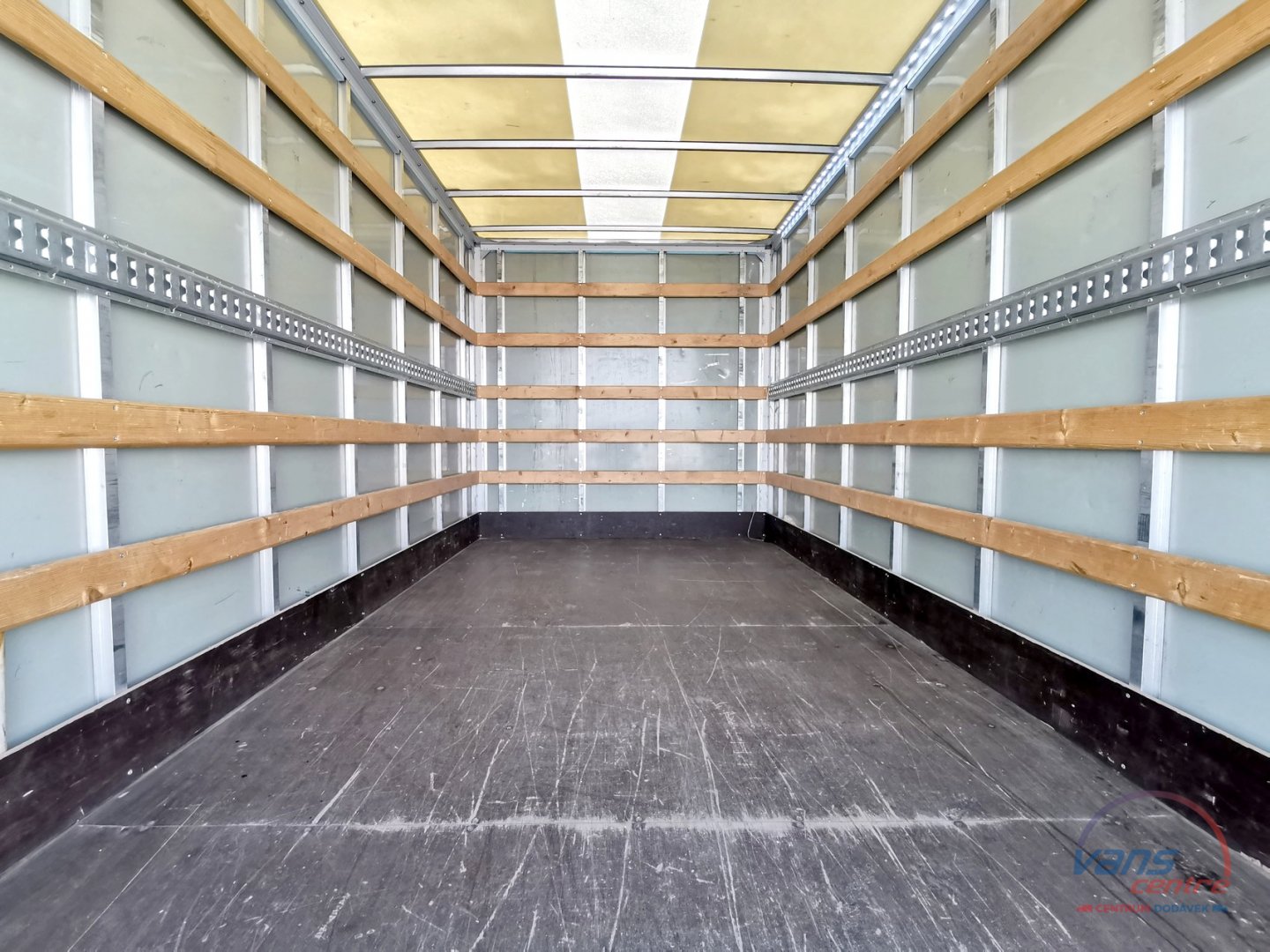 Iveco DAILY 35S18 SKŘÍŇ 9 PALET/ KLIMA/ ČR