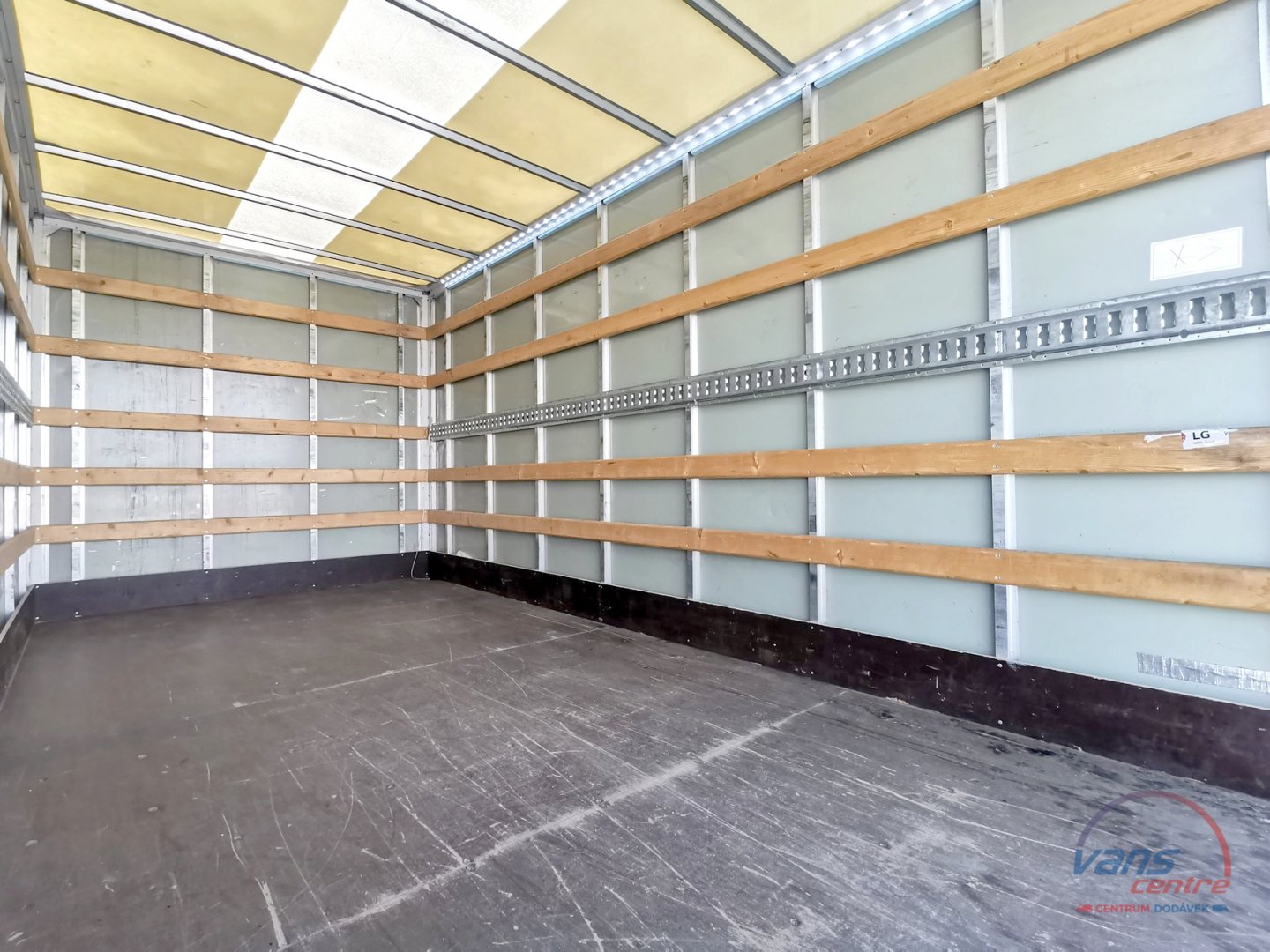 Iveco DAILY 35S18 SKŘÍŇ 9 PALET/ KLIMA/ ČR
