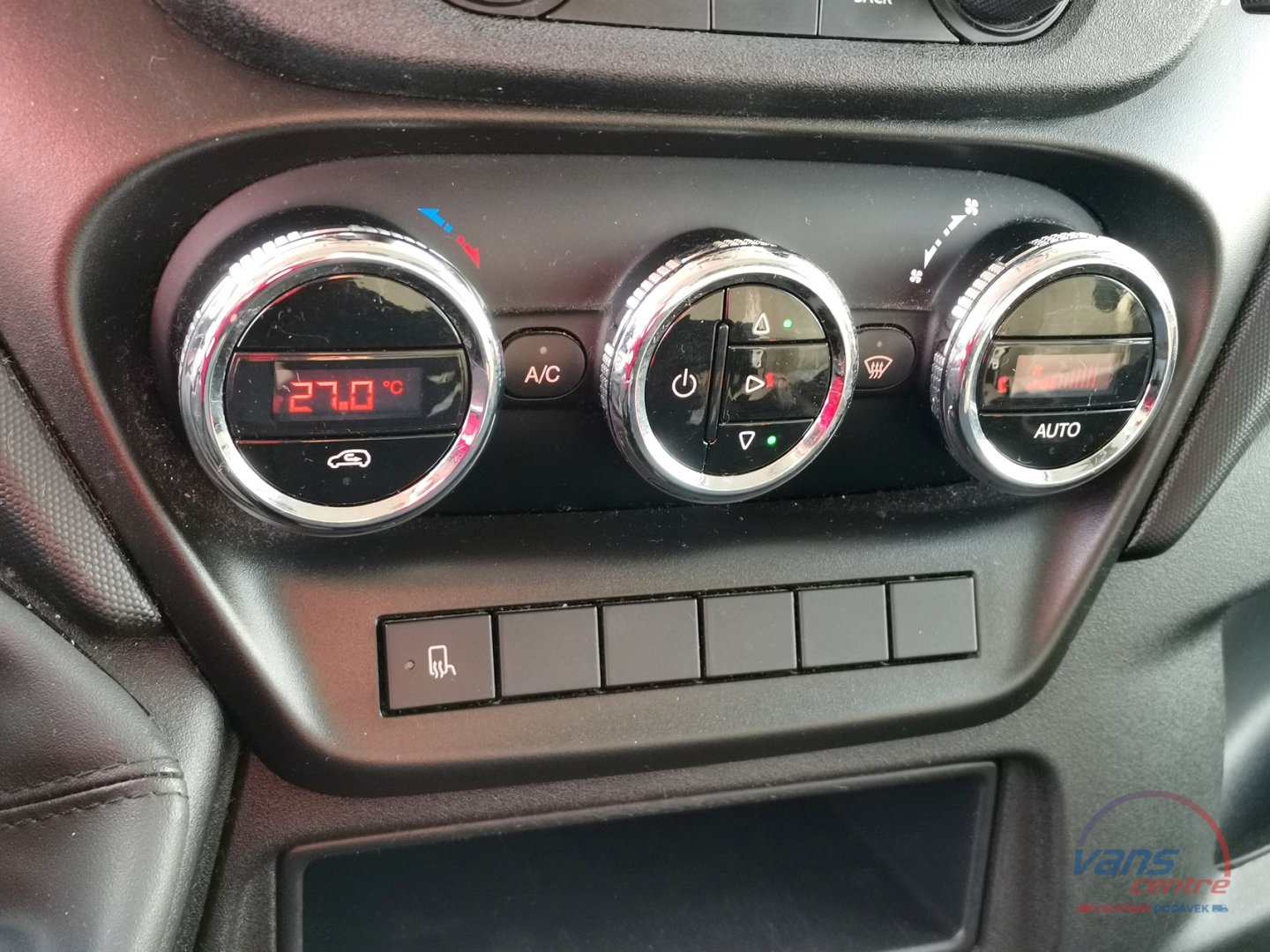 Iveco DAILY 35S18 SKŘÍŇ 9 PALET/ KLIMA/ ČR