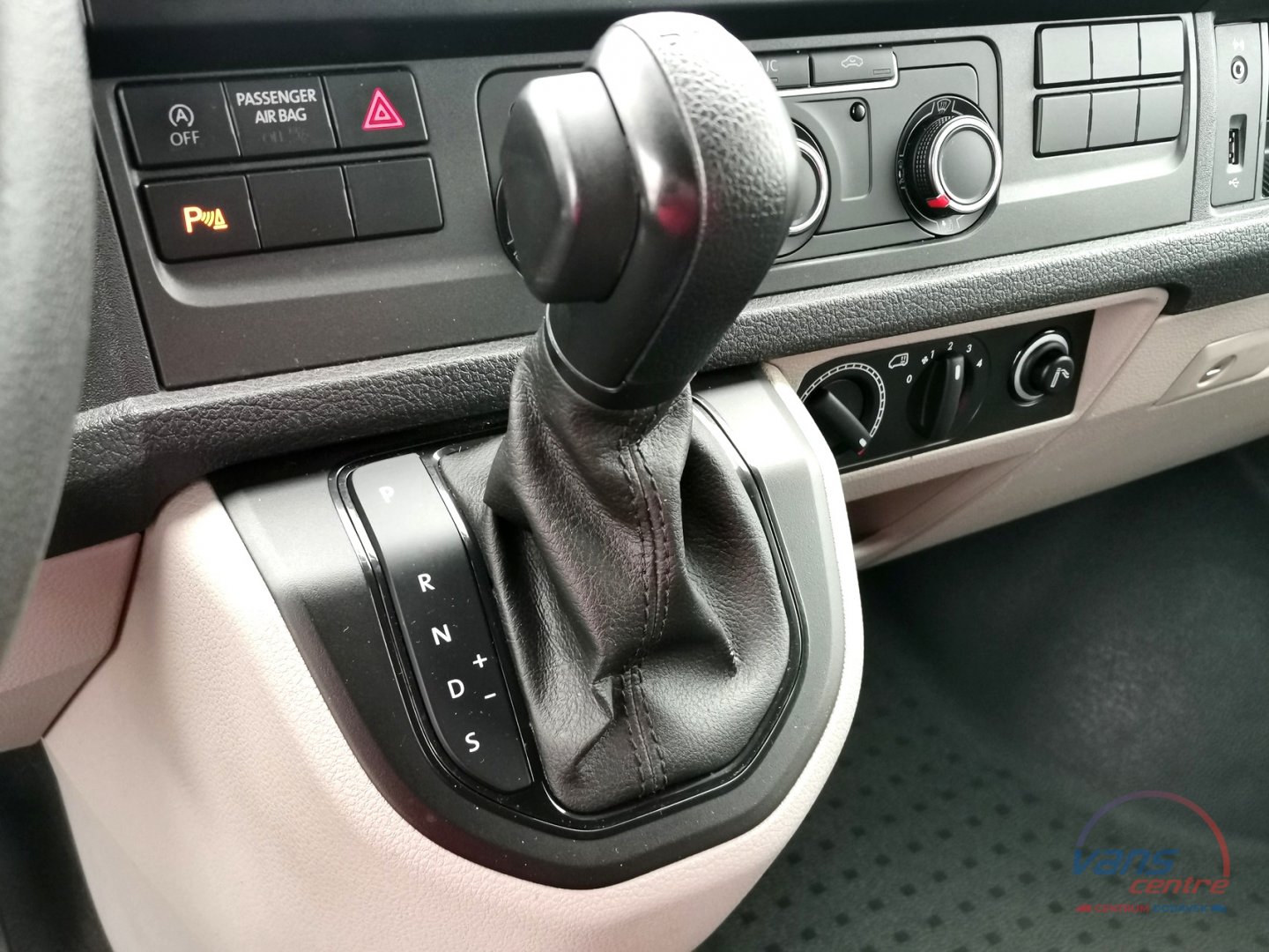 Volkswagen TRANSPORTER 2.0TDI/110KW DSG/ L2H1/ 9 MÍST/ KLIMA 