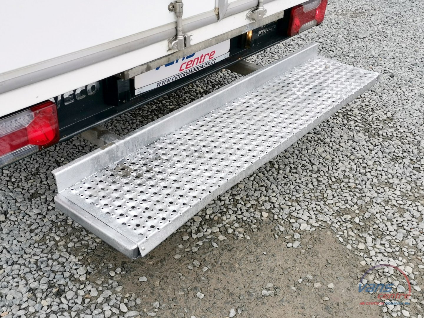 Iveco DAILY 35S14 HI-MATIC/ SKŘÍŇ 8 PALET/ MĚCHY/ KLIMA 