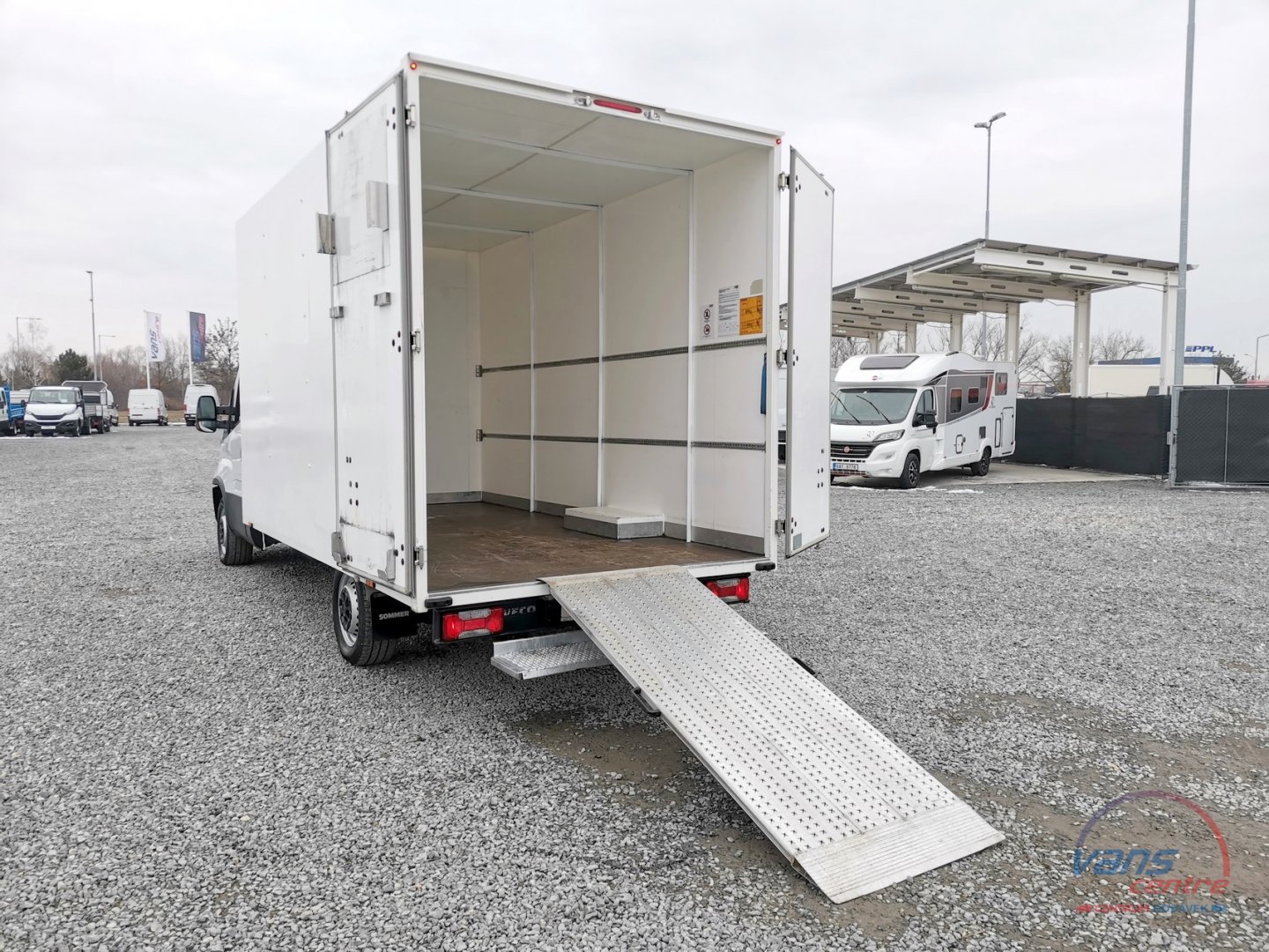 Iveco DAILY 35S14 HI-MATIC/ SKŘÍŇ 8 PALET/ MĚCHY/ KLIMA 