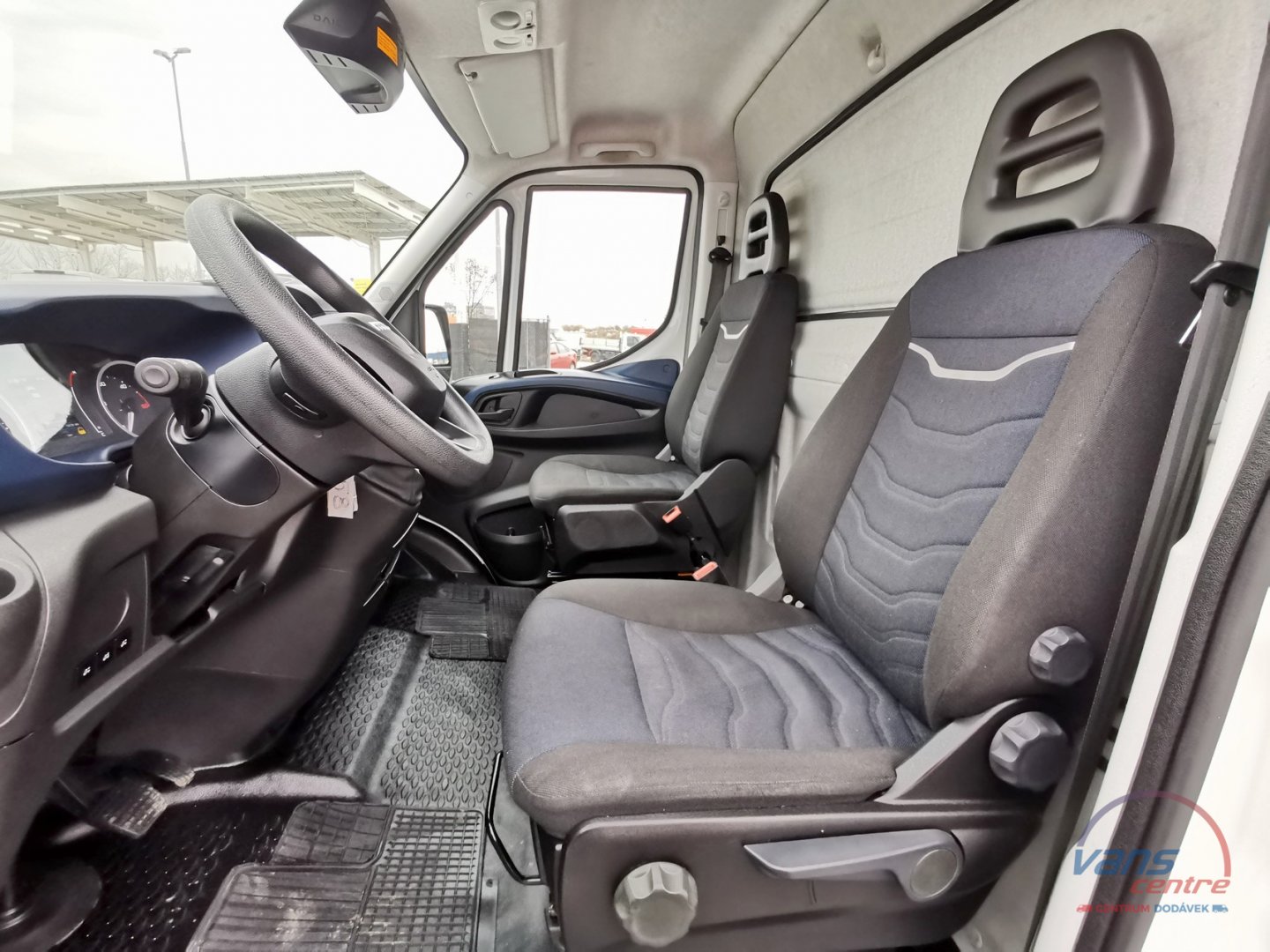 Iveco DAILY 35S14 HI-MATIC/ SKŘÍŇ 8 PALET/ MĚCHY/ KLIMA 
