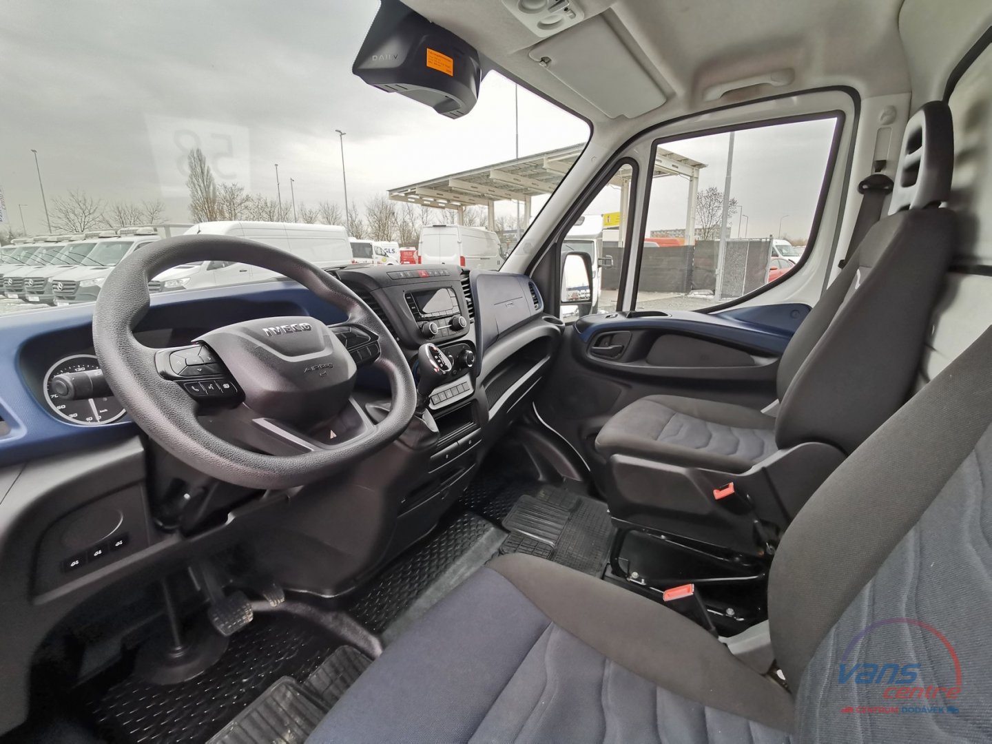 Iveco DAILY 35S14 HI-MATIC/ SKŘÍŇ 8 PALET/ MĚCHY/ KLIMA 