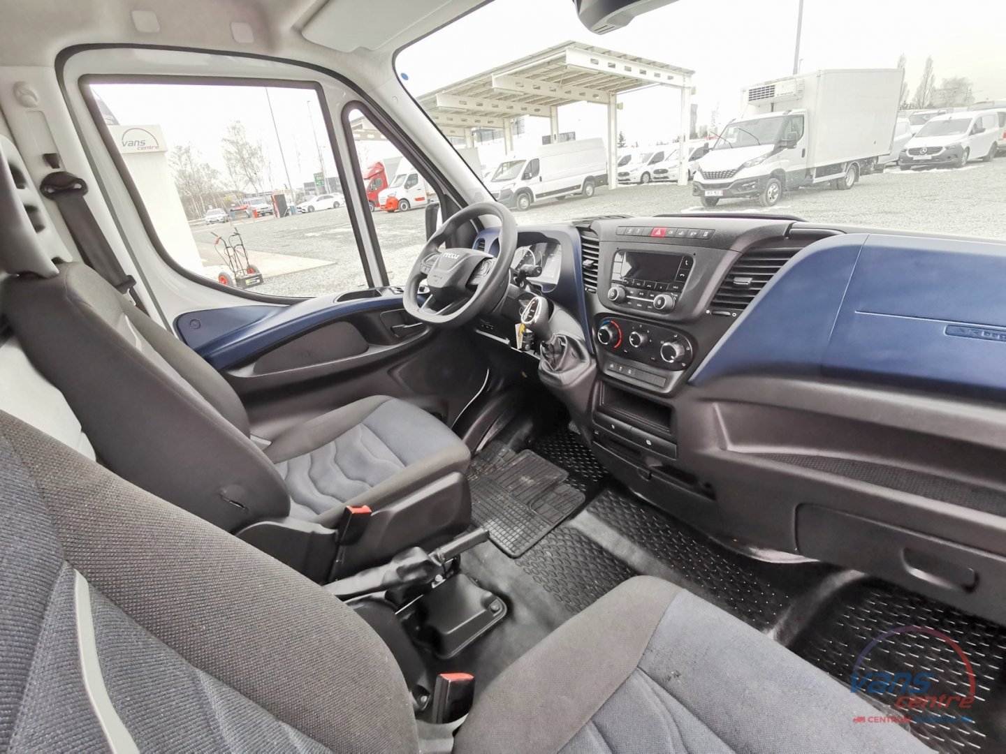Iveco DAILY 35S14 HI-MATIC/ SKŘÍŇ 8 PALET/ MĚCHY/ KLIMA 
