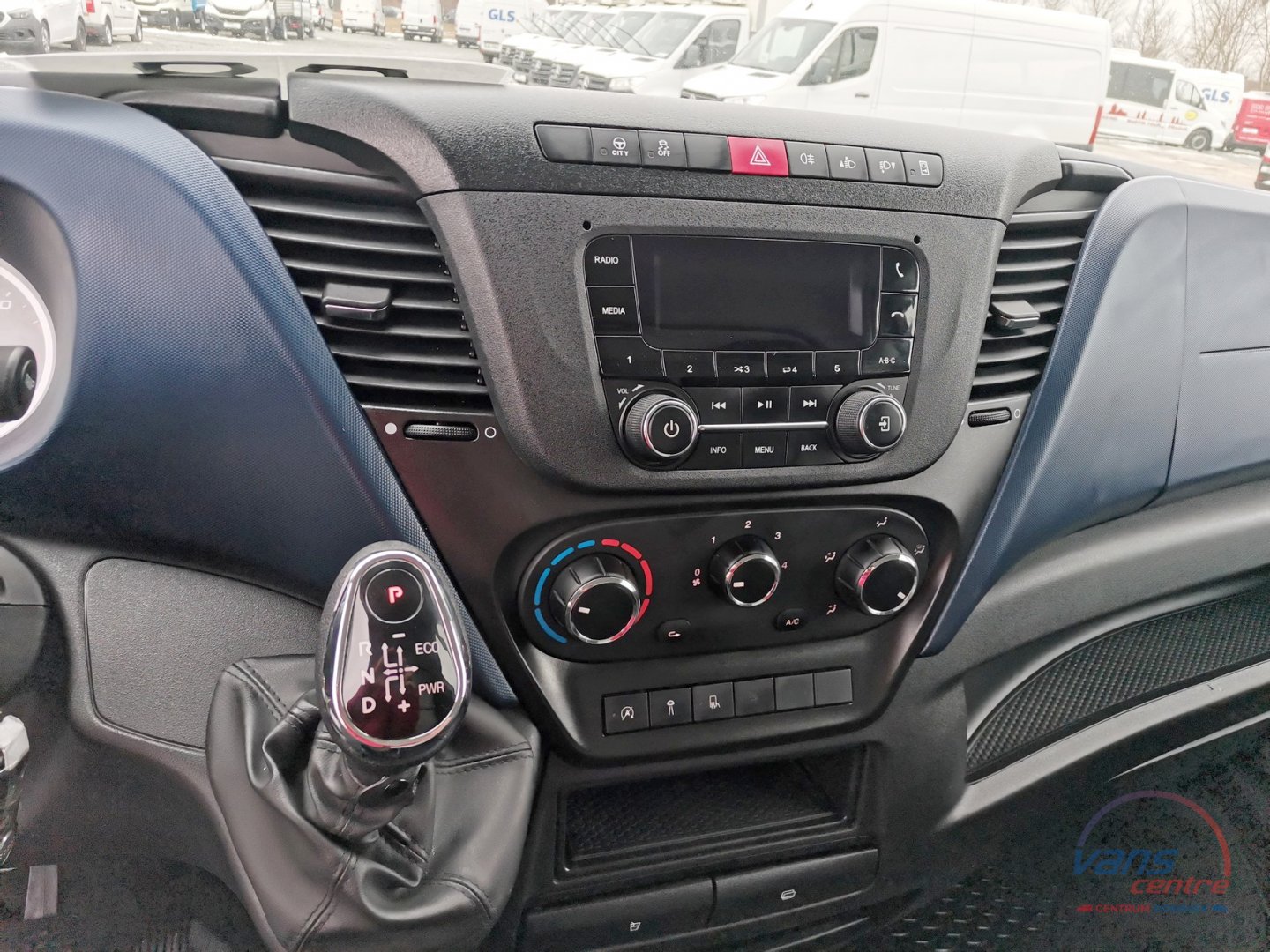Iveco DAILY 35S14 HI-MATIC/ SKŘÍŇ 8 PALET/ MĚCHY/ KLIMA 