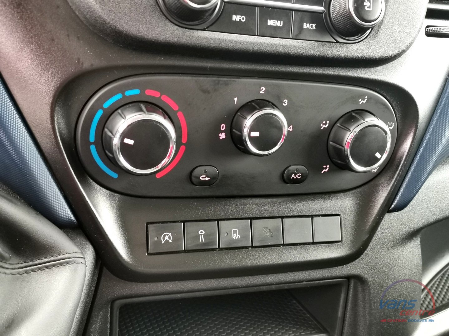 Iveco DAILY 35S14 HI-MATIC/ SKŘÍŇ 8 PALET/ MĚCHY/ KLIMA 