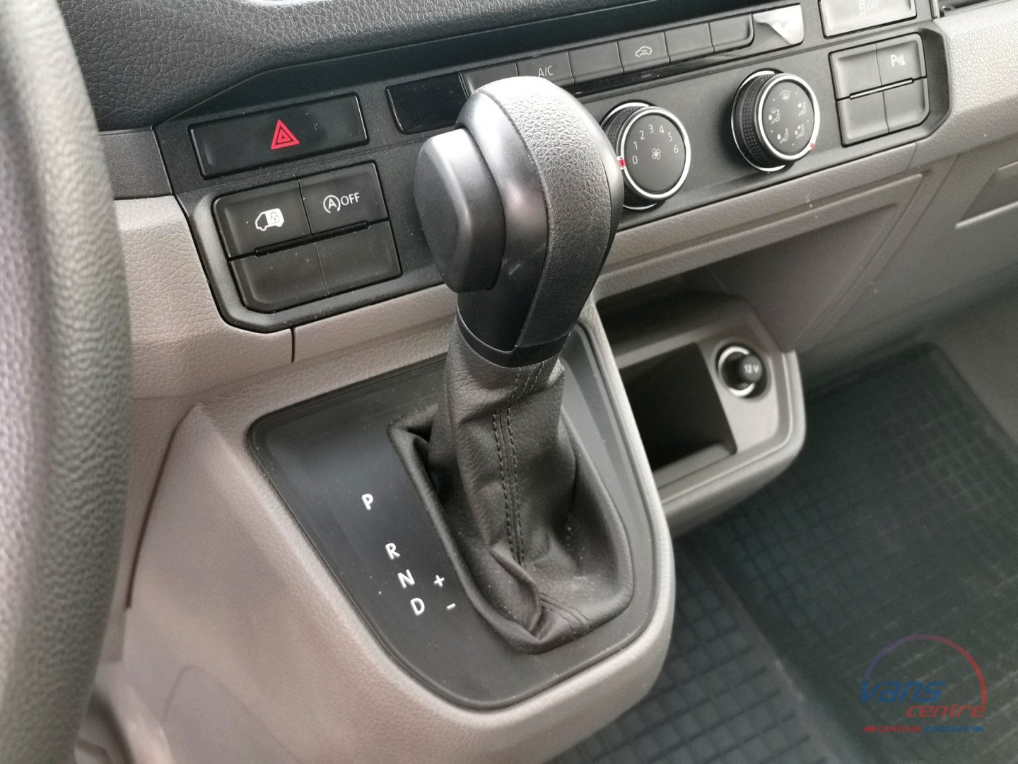 Volkswagen CRAFTER 2.0TDI/130KW AT/ MAXI/ KLIMA/ TAŽNÉ/ ČR/ ZÁRU
