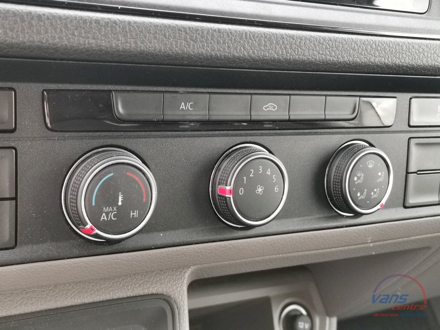 Volkswagen CRAFTER 2.0TDI/130KW AT/ MAXI/ KLIMA/ TAŽNÉ/ ČR/ ZÁRU