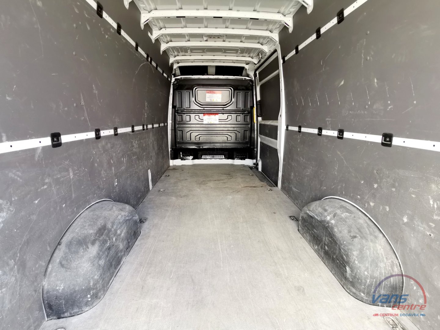 Volkswagen CRAFTER 2.0TDI/130KW AT/ MAXI/ KLIMA/ TAŽNÉ/ ČR/ ZÁRU