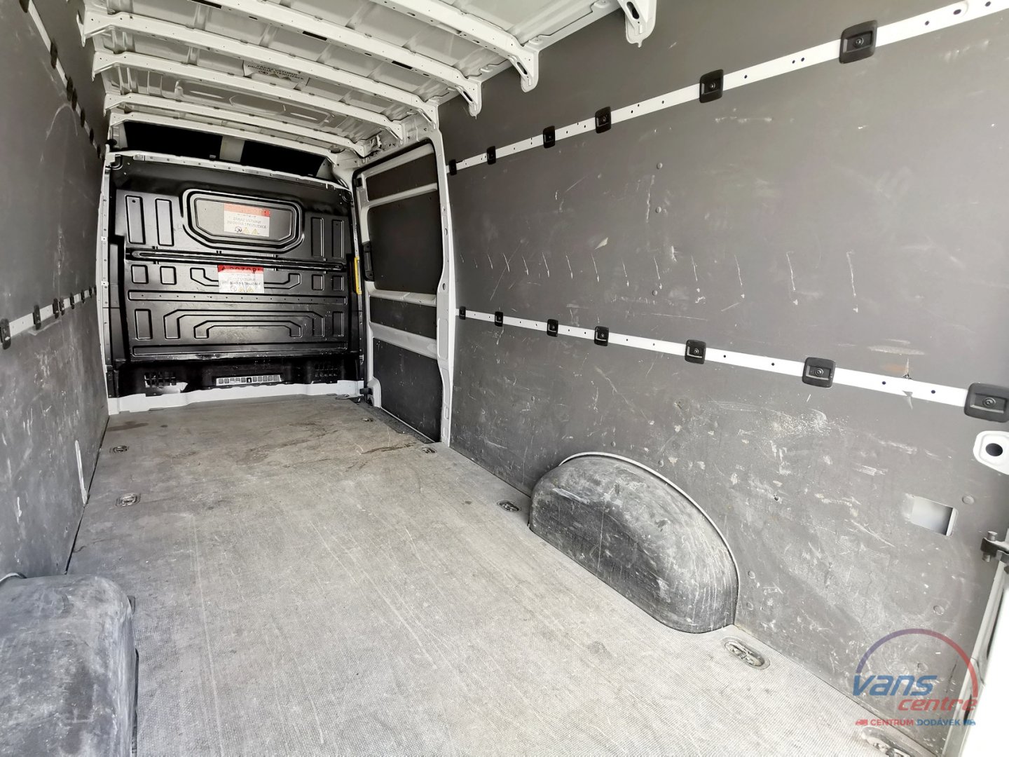 Volkswagen CRAFTER 2.0TDI/130KW AT/ MAXI/ KLIMA/ TAŽNÉ/ ČR/ ZÁRU