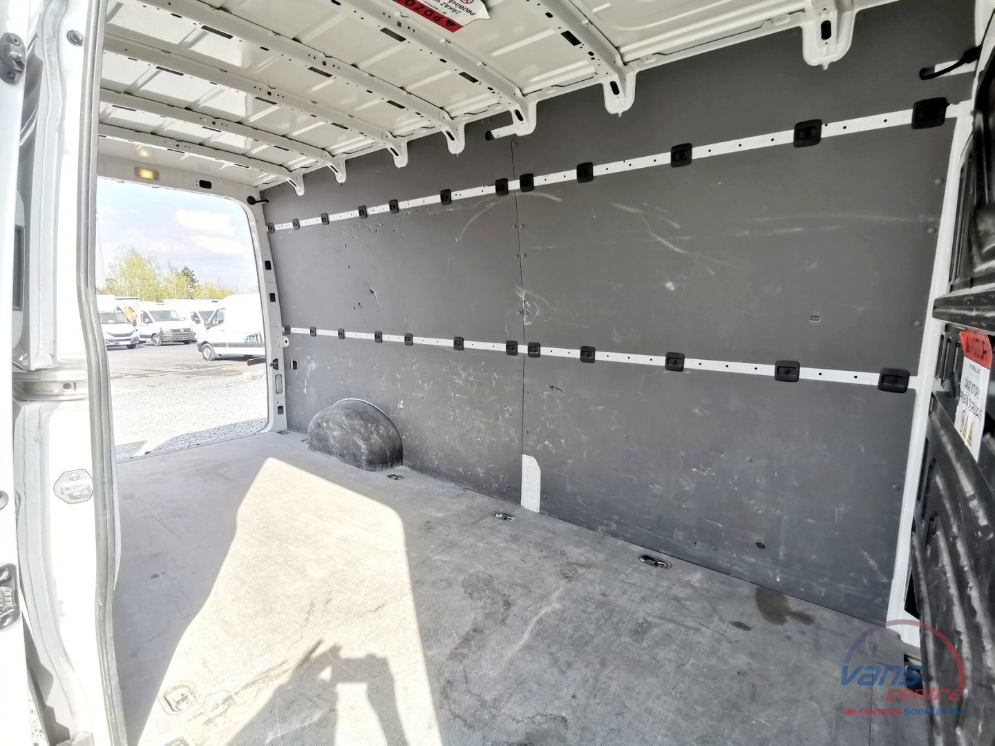 Volkswagen CRAFTER 2.0TDI/130KW AT/ MAXI/ KLIMA/ TAŽNÉ/ ČR/ ZÁRU