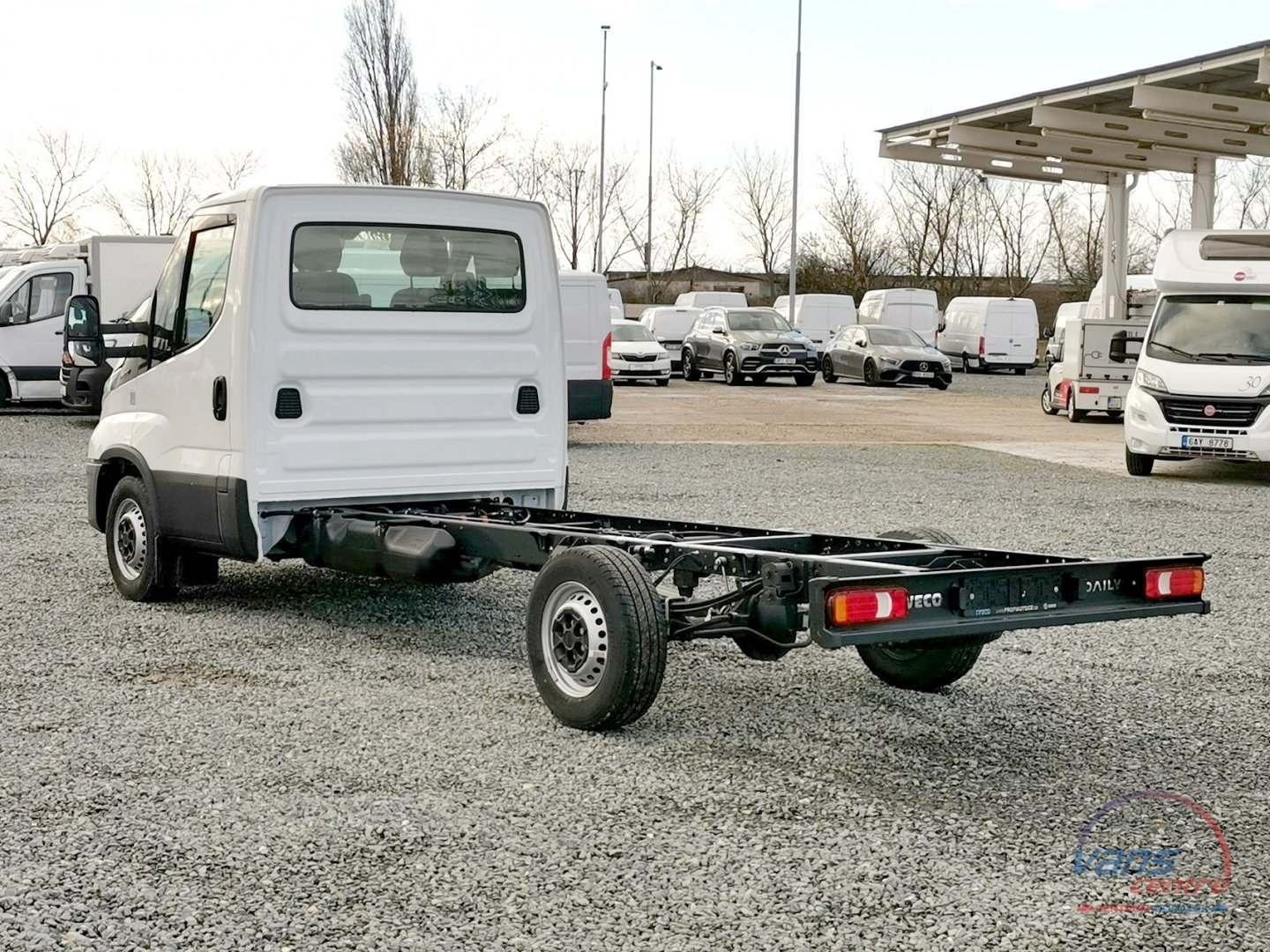 Iveco DAILY 35S18 HI-MATIC/ STŘEDNÍ/ TOP VÝBAVA!/ TAŽNÉ 3,5T